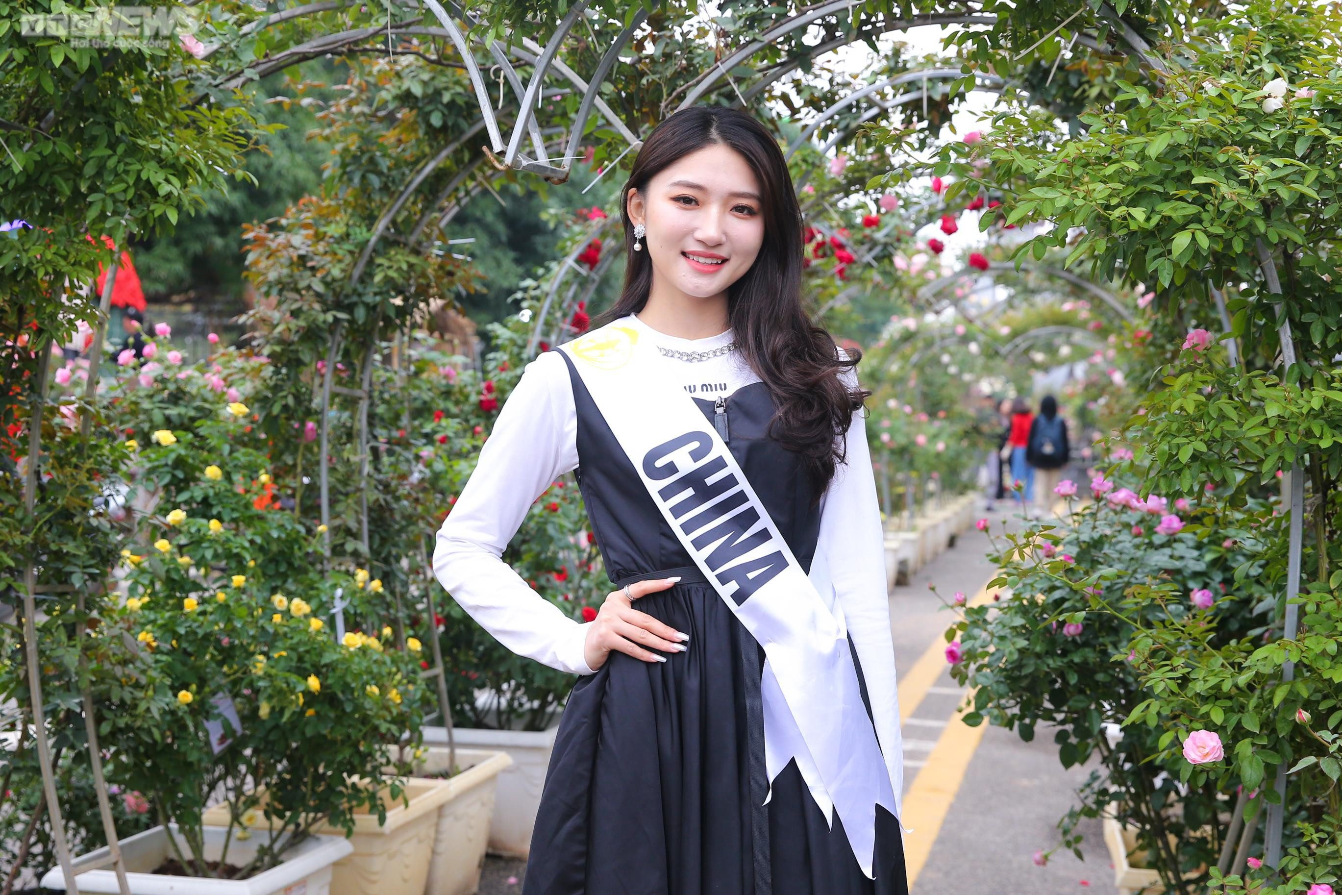 Dàn Hoa hậu Du lịch Thế giới khoe sắc cùng hoa Mê Linh, Hà Nội - 12