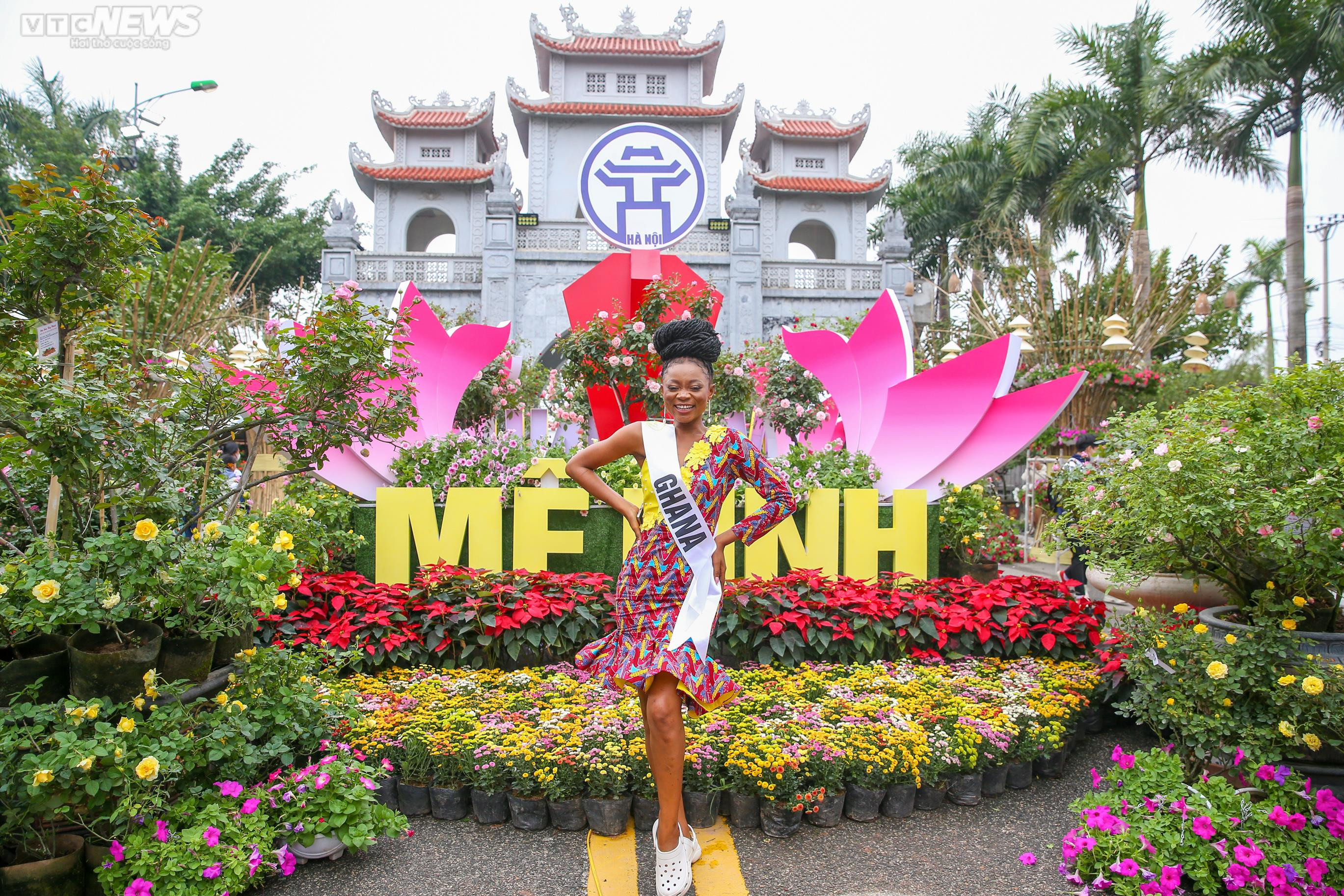 Dàn Hoa hậu Du lịch Thế giới khoe sắc cùng hoa Mê Linh, Hà Nội - 15