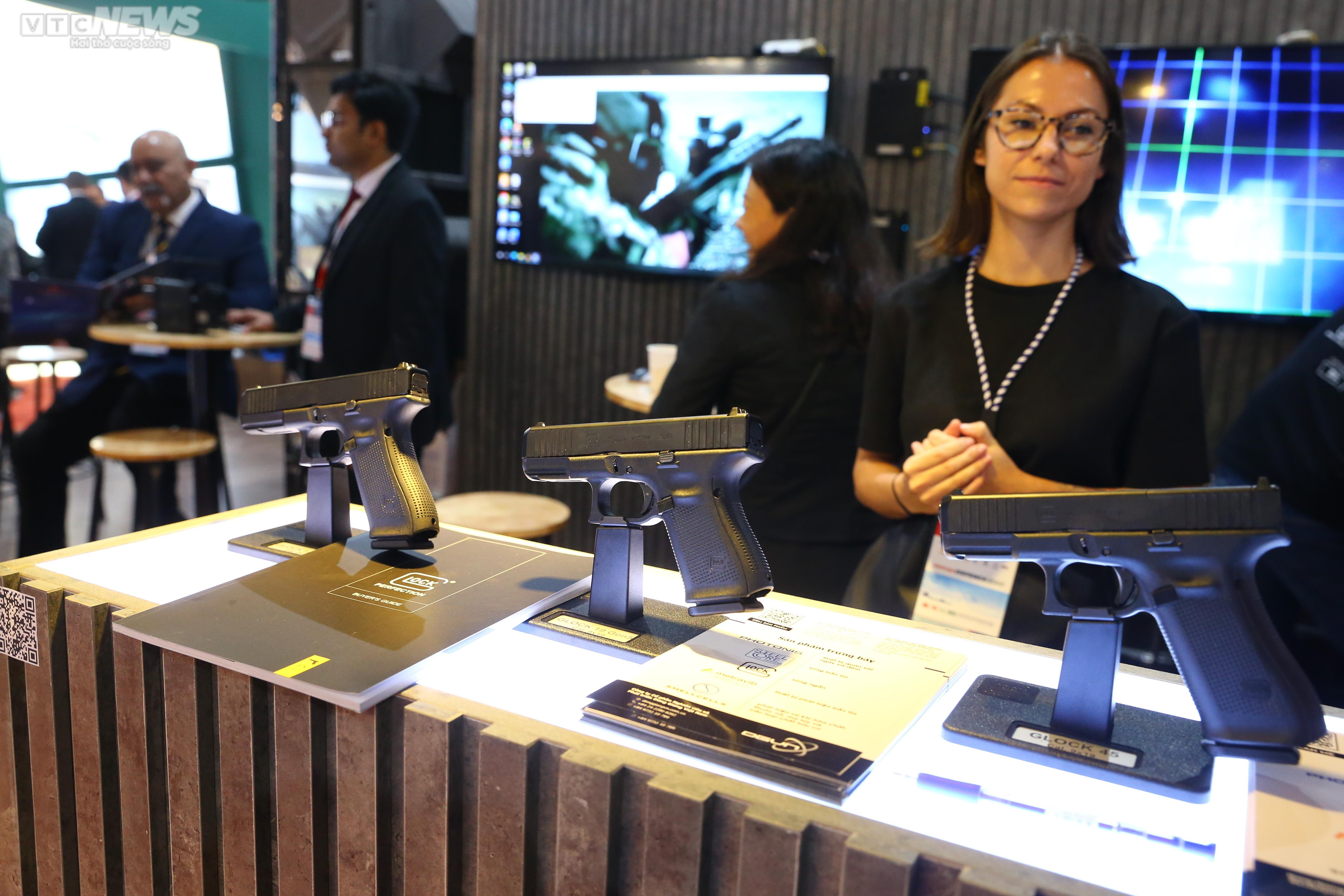 Các vũ khí hiện đại được giới thiệu tại triển lãm quốc phòng Việt Nam 2022 - 7