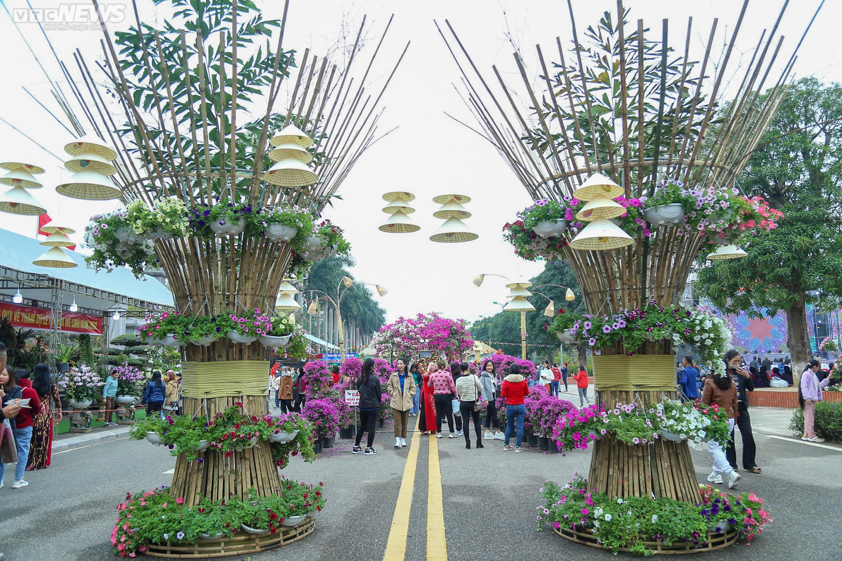 Nghìn du khách đổ về Mê Linh trong ngày khai mạc lễ hội hoa lớn nhất Thủ đô - 5