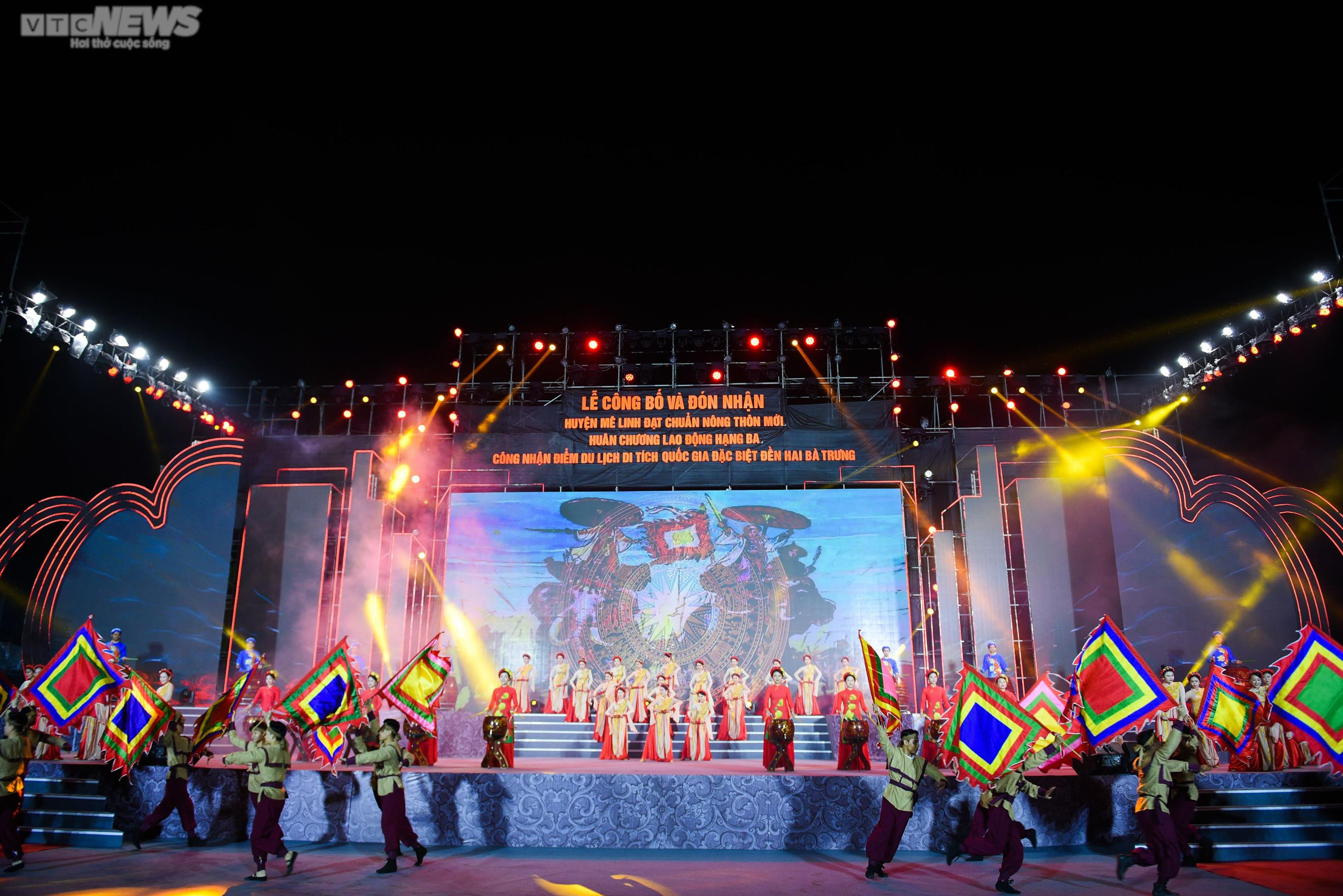 Huyện Mê Linh đón nhận danh hiệu đạt chuẩn nông thôn mới - 1