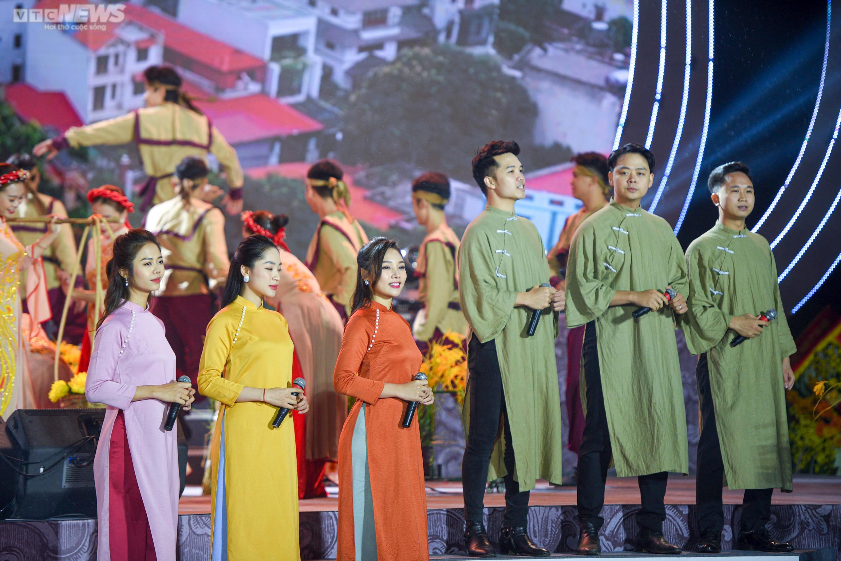 Huyện Mê Linh đón nhận danh hiệu đạt chuẩn nông thôn mới - 5