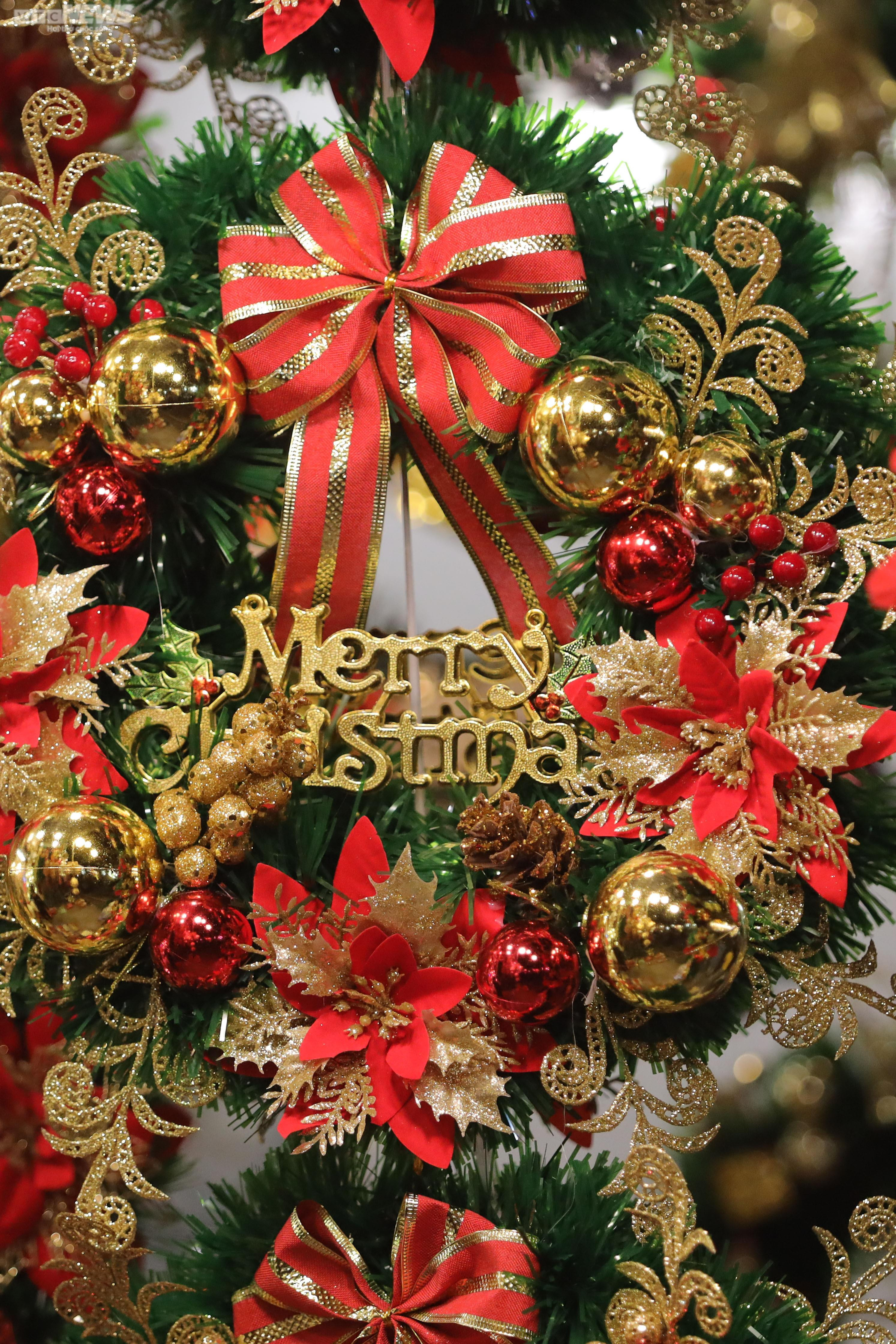 Phố cổ Hà Nội trang hoàng Noel, nườm nượp người vãn cảnh chụp ảnh - 12