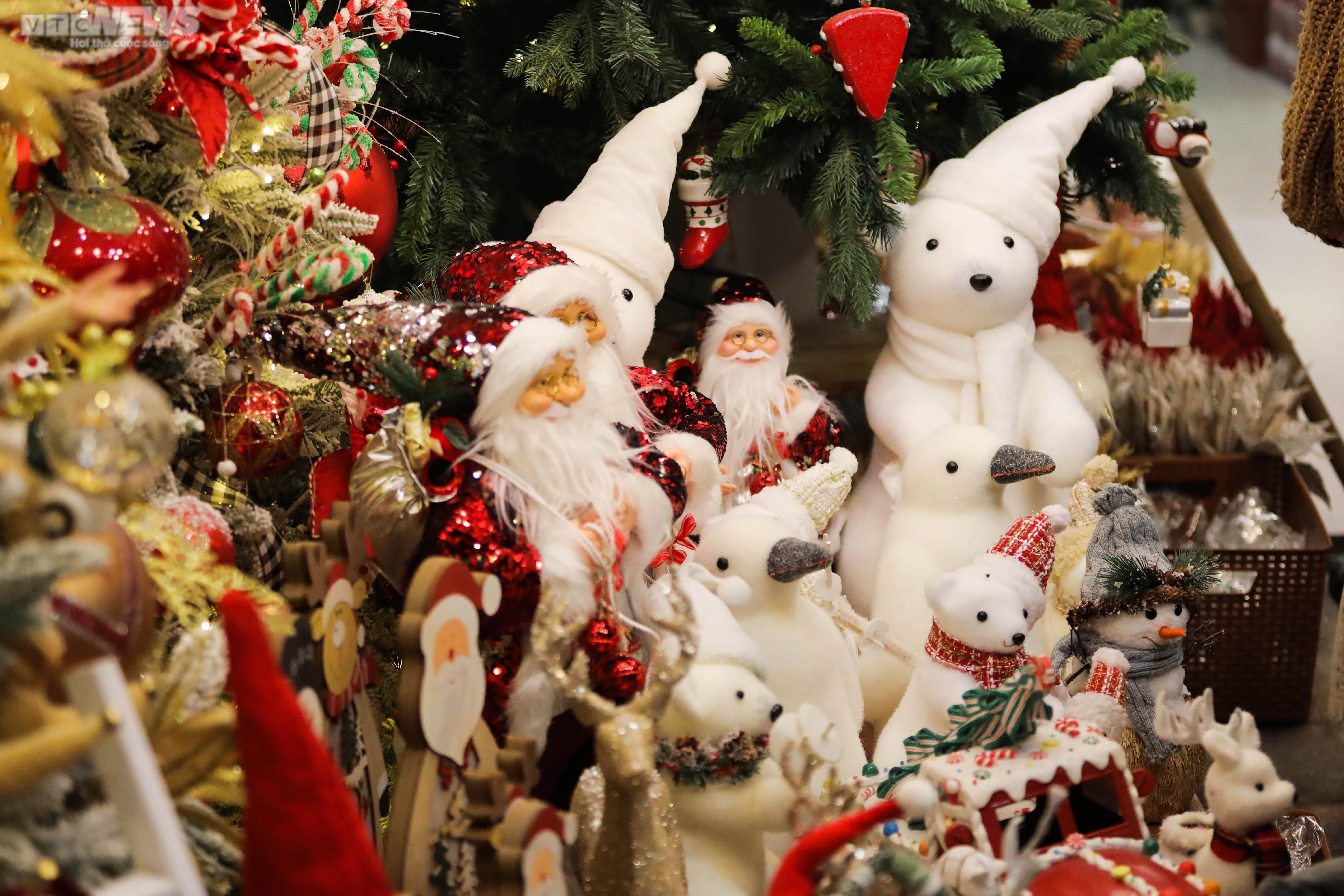 Phố cổ Hà Nội trang hoàng Noel, nườm nượp người vãn cảnh chụp ảnh - 13