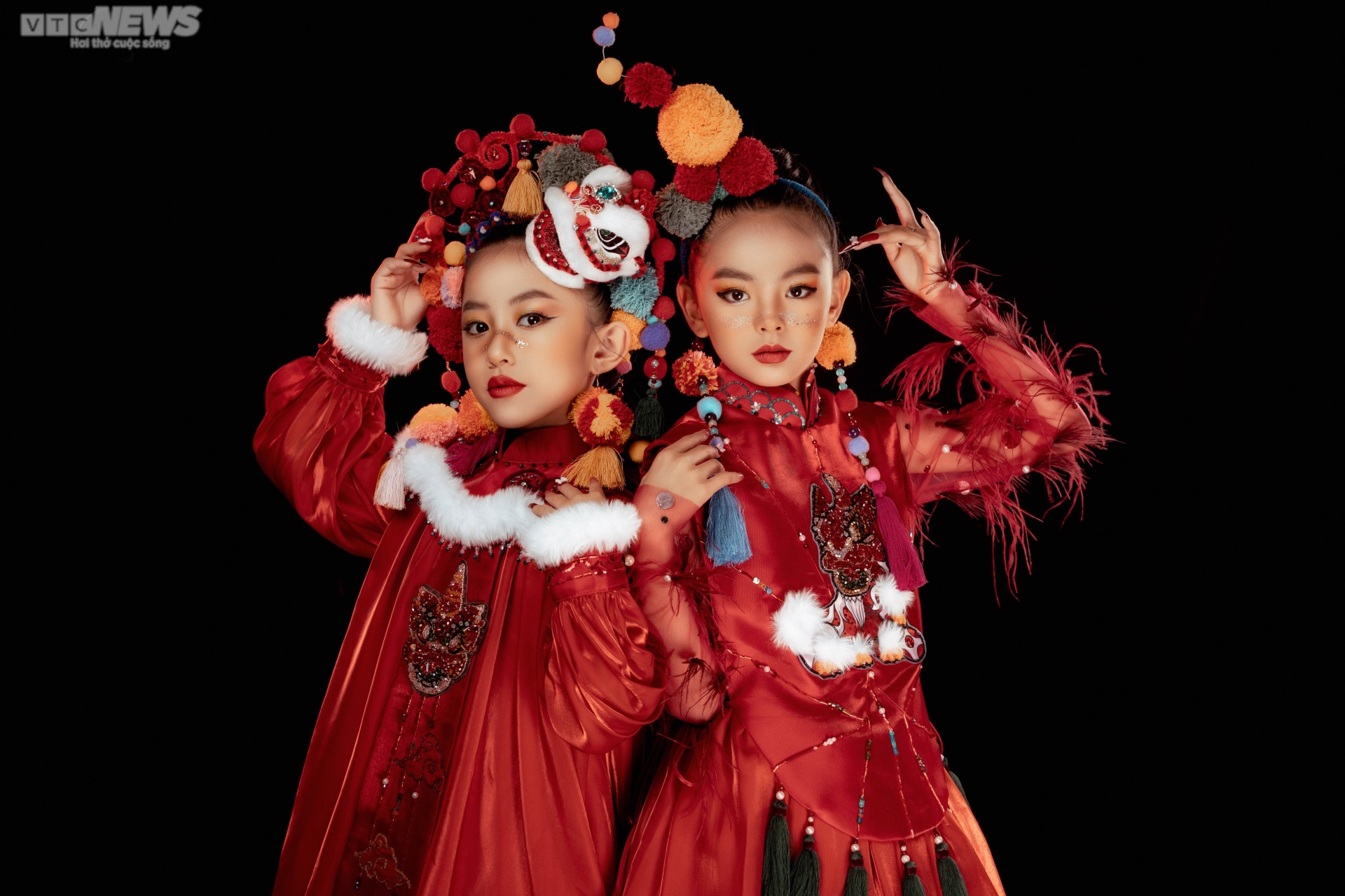 Mẫu nhí Suri Quỳnh Anh 'biến hóa' trên sàn diễn thời trang - 8