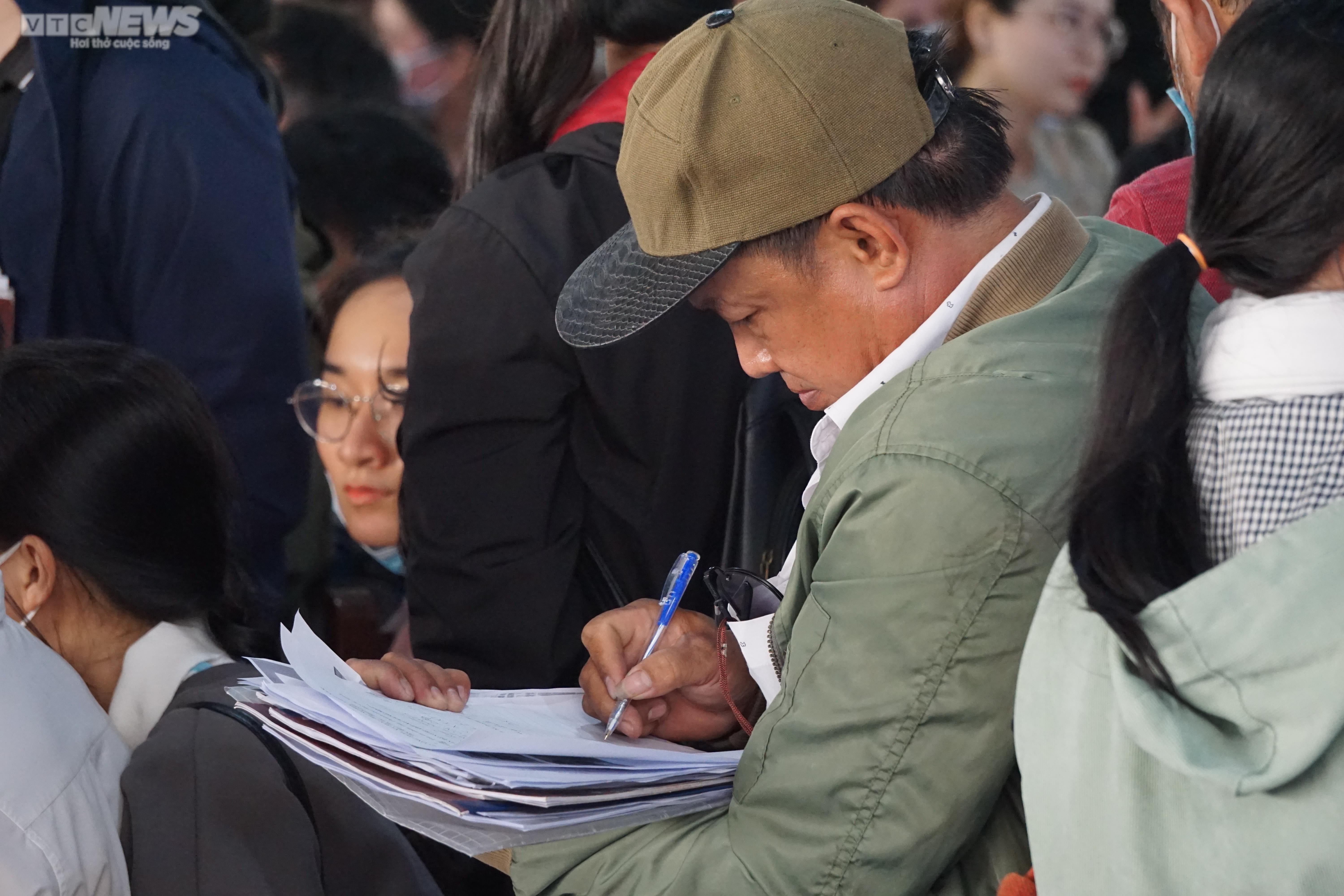 TAND TP.HCM đông kín người trong ngày cuối nhận đơn bị hại vụ án Công ty Alibaba - 3