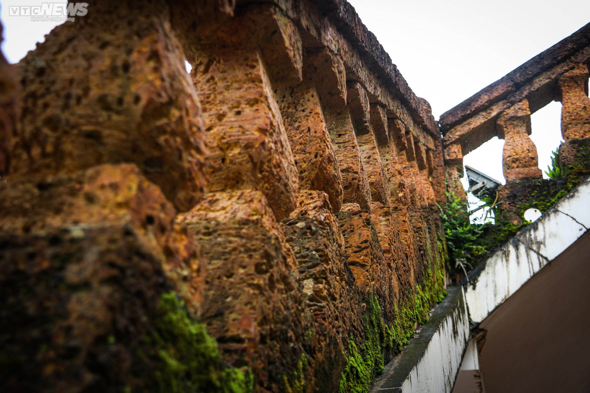 Khám phá ngôi nhà làm từ 30.000 viên đá ong độc nhất ở Hà Tĩnh - 14