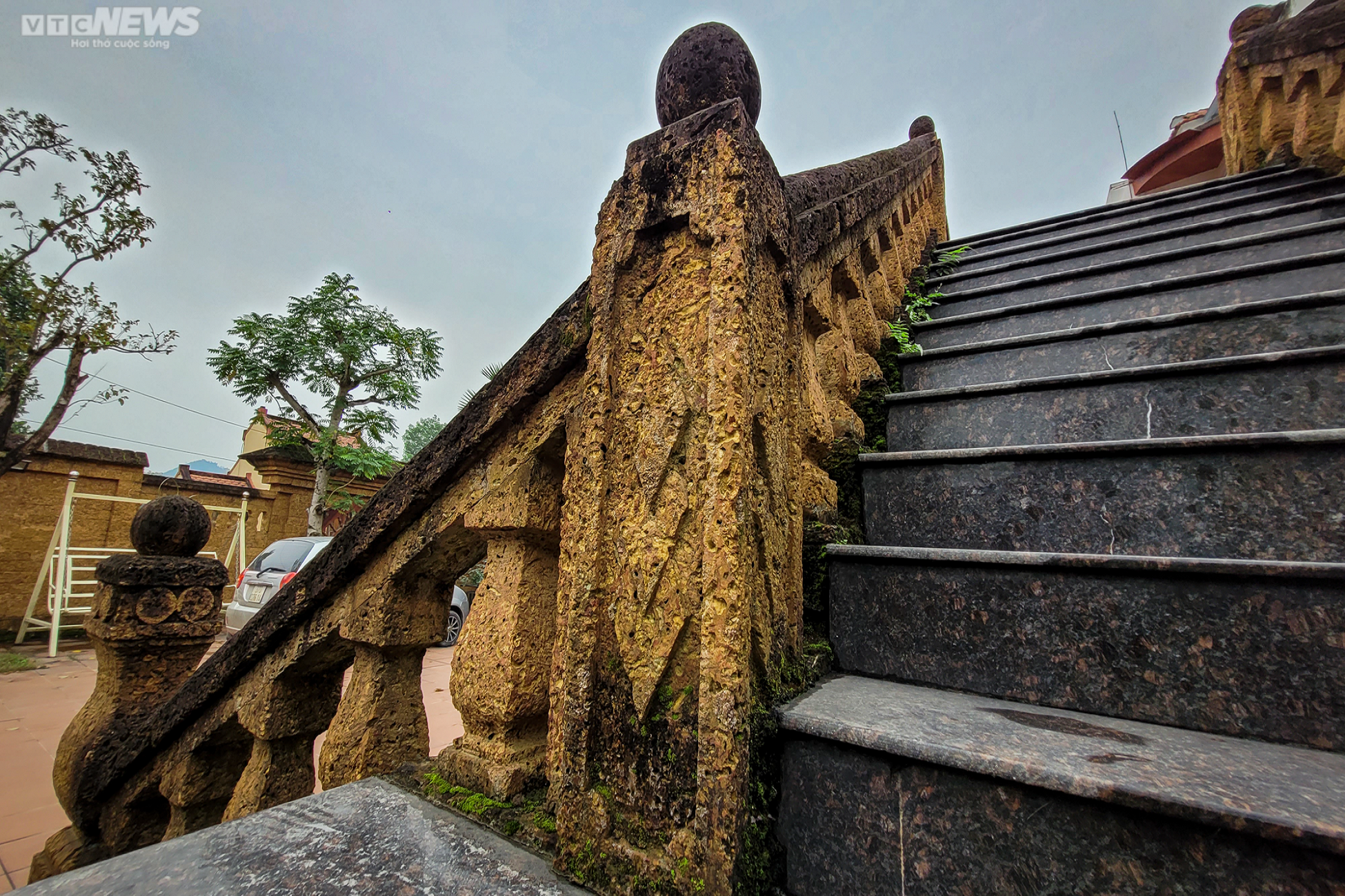 Khám phá ngôi nhà làm từ 30.000 viên đá ong độc nhất ở Hà Tĩnh - 13