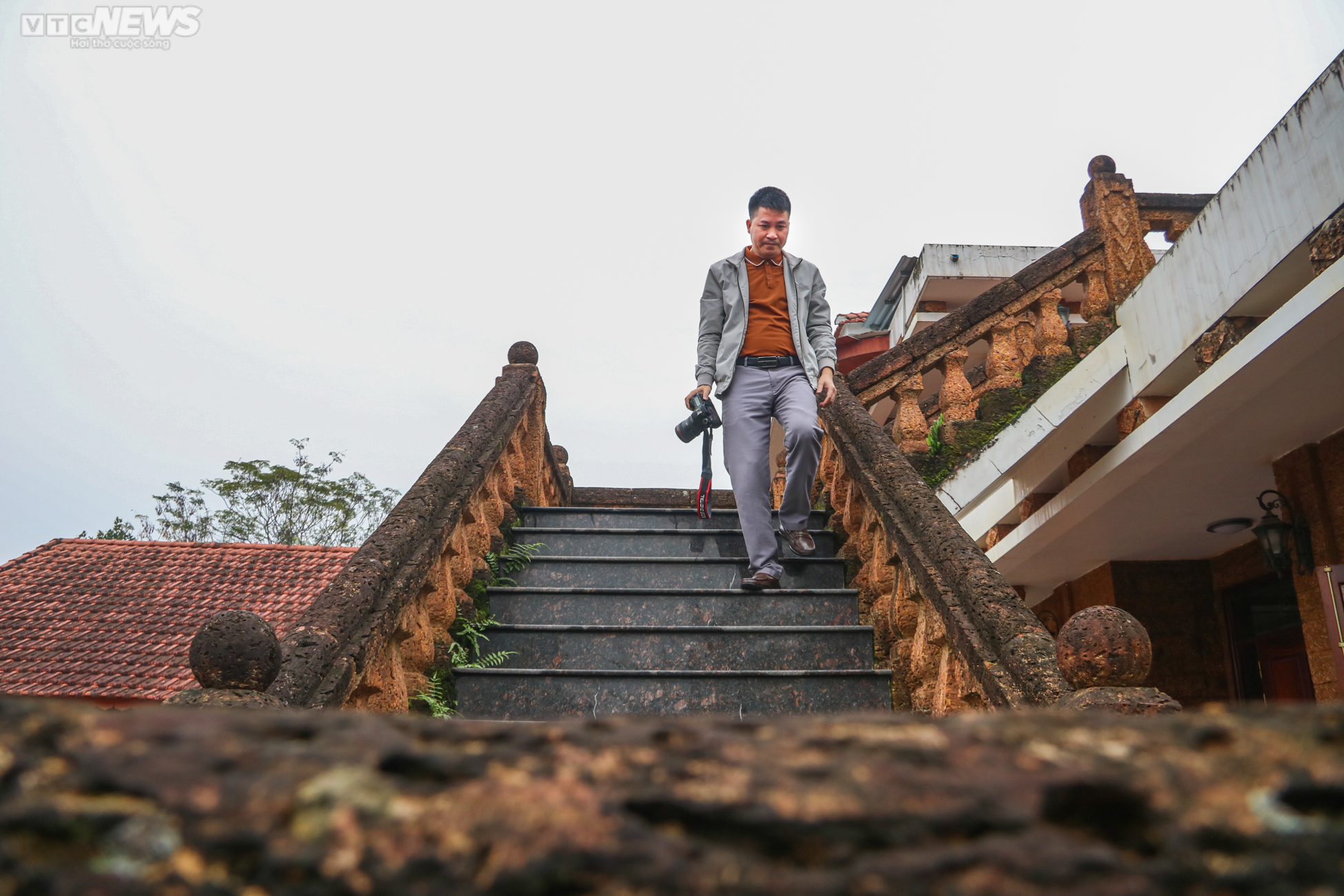 Khám phá ngôi nhà làm từ 30.000 viên đá ong độc nhất ở Hà Tĩnh - 21