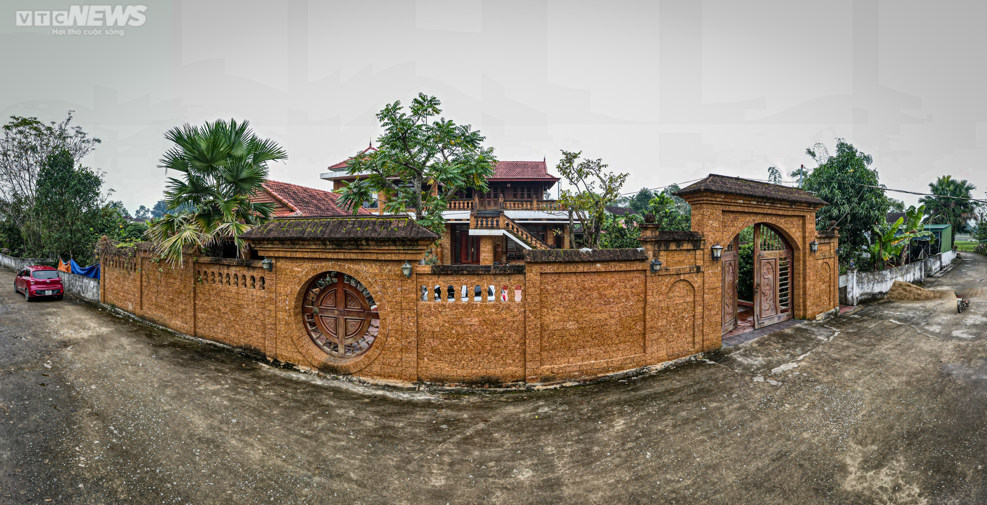 Khám phá ngôi nhà làm từ 30.000 viên đá ong độc nhất ở Hà Tĩnh - 1