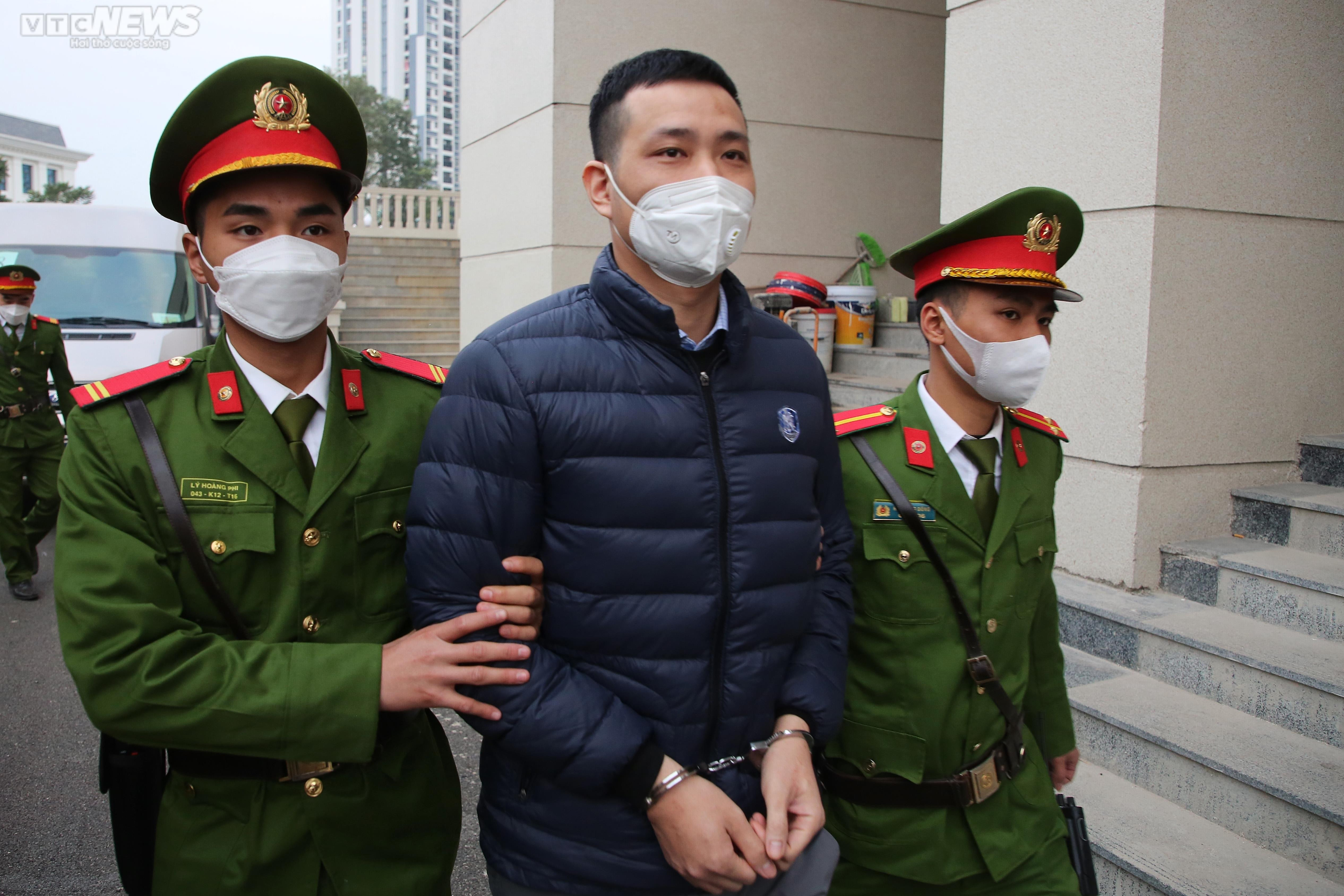 An ninh thắt chặt tại phiên toà xử dàn cựu quan chức Đồng Nai nhận hối lộ từ AIC - 9