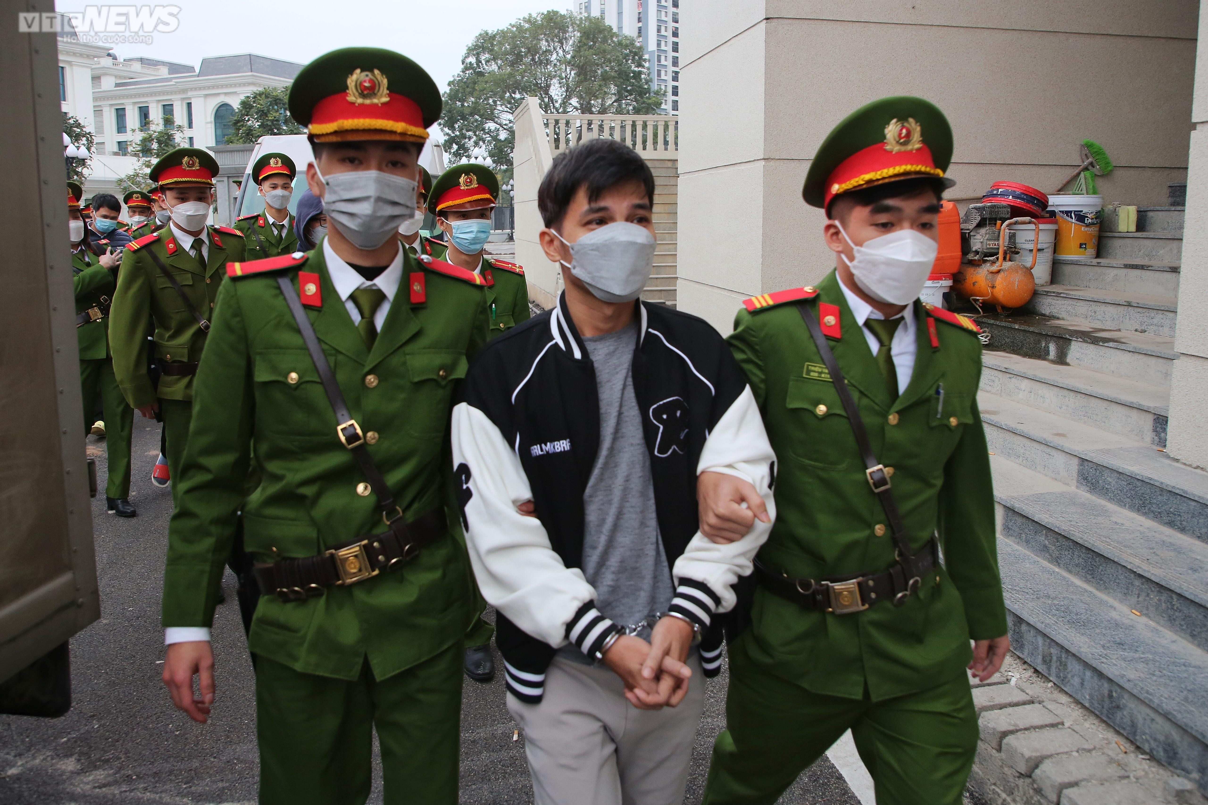 An ninh thắt chặt tại phiên toà xử dàn cựu quan chức Đồng Nai nhận hối lộ từ AIC - 3