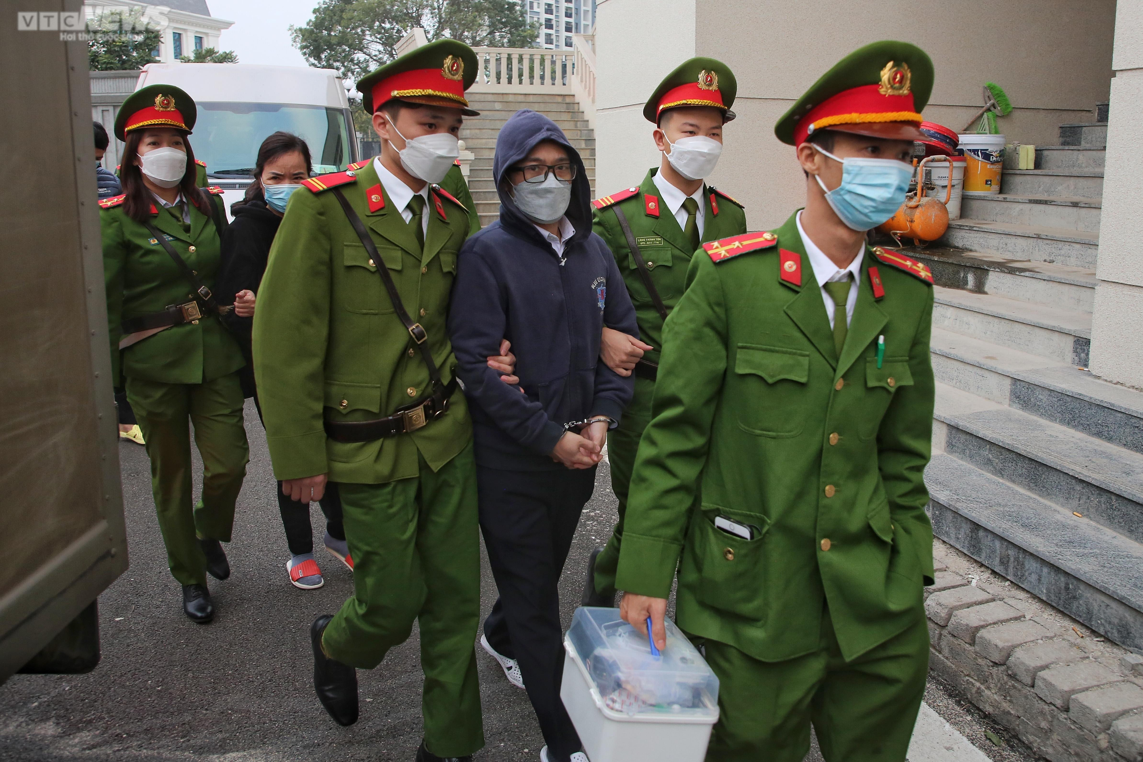 An ninh thắt chặt tại phiên toà xử dàn cựu quan chức Đồng Nai nhận hối lộ từ AIC - 6