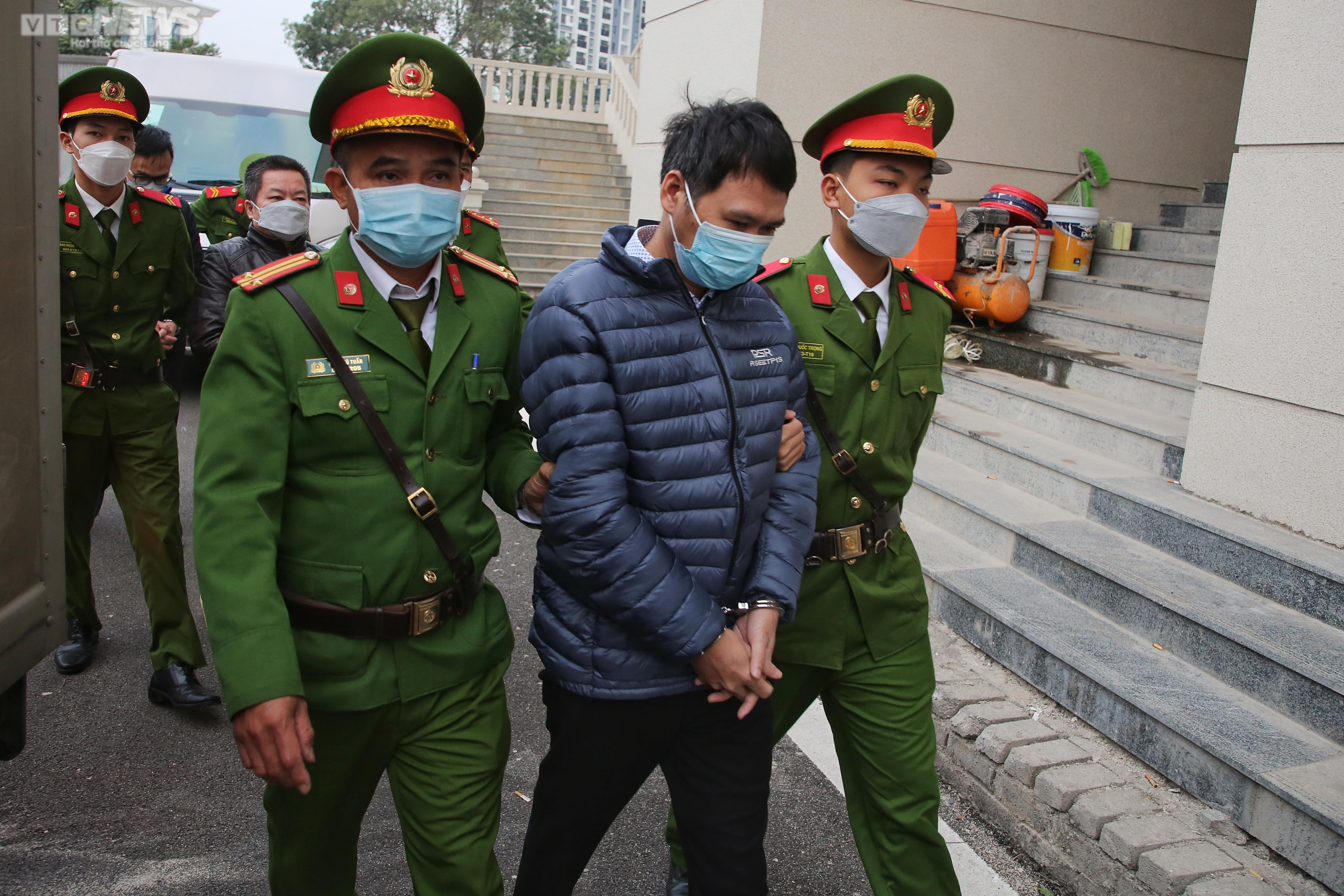 An ninh thắt chặt tại phiên toà xử dàn cựu quan chức Đồng Nai nhận hối lộ từ AIC - 10