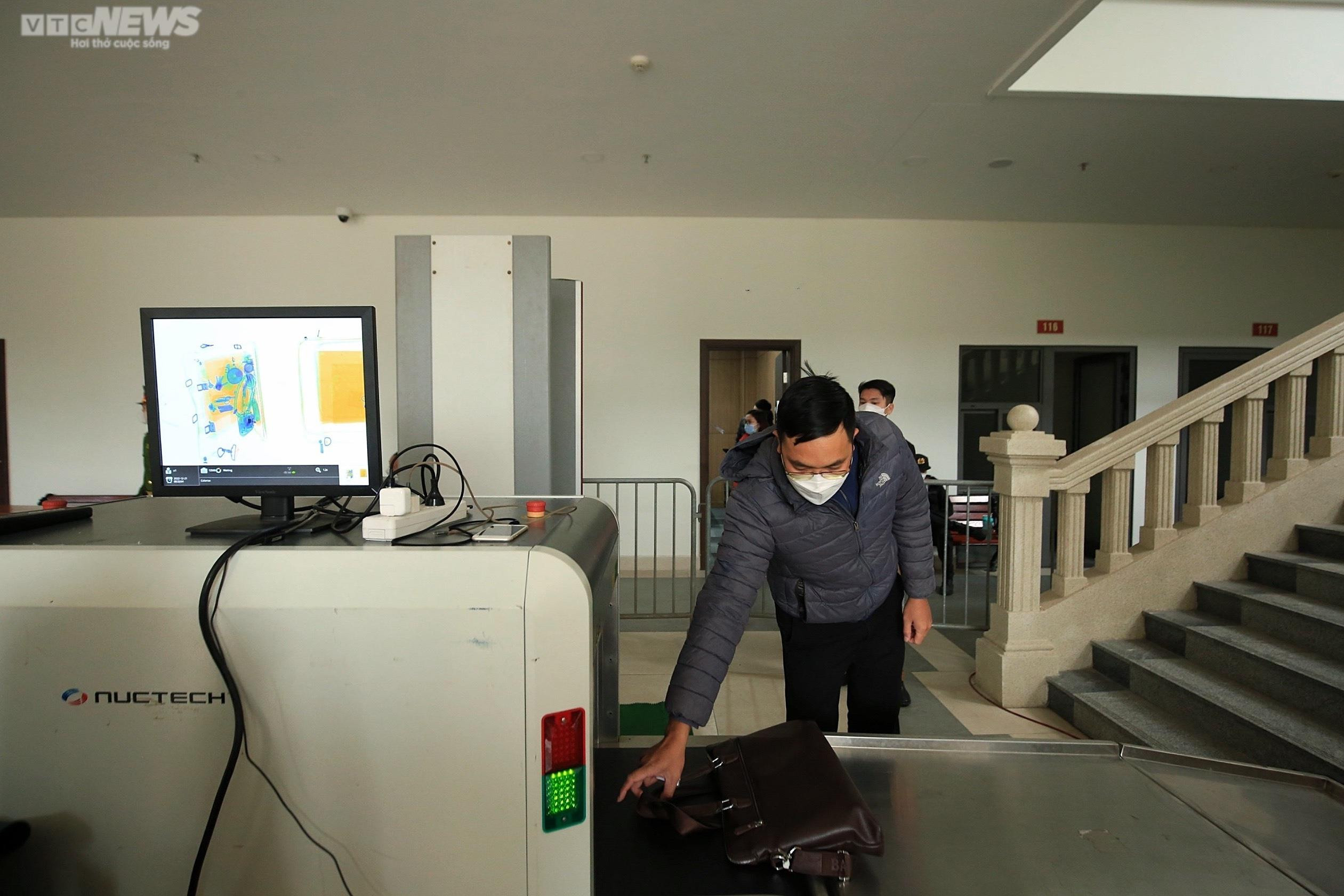 An ninh thắt chặt tại phiên toà xử dàn cựu quan chức Đồng Nai nhận hối lộ từ AIC - 13