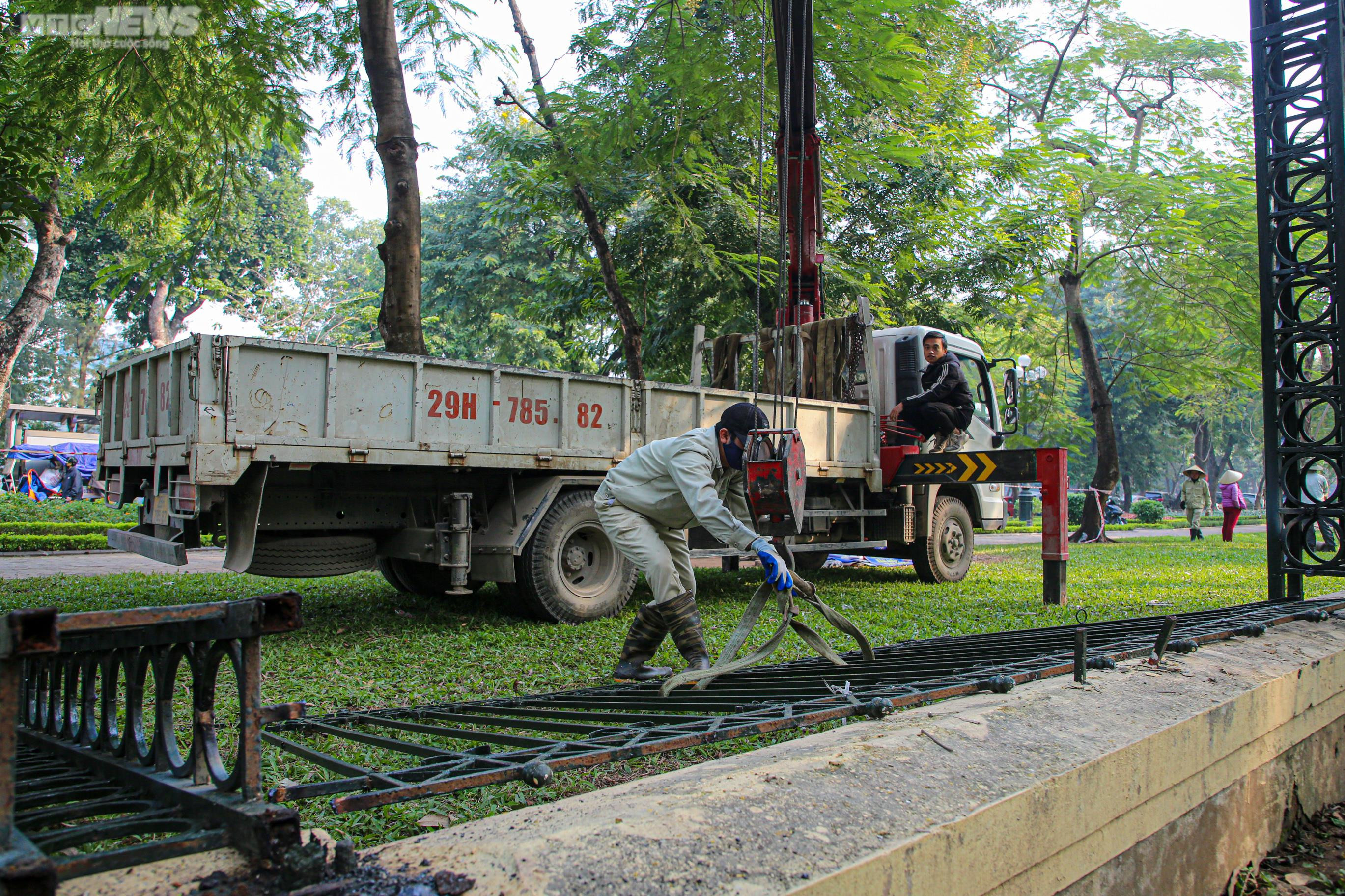 Hàng rào Công viên Thống Nhất được dỡ bỏ, người dân Thủ đô vui mừng - 11