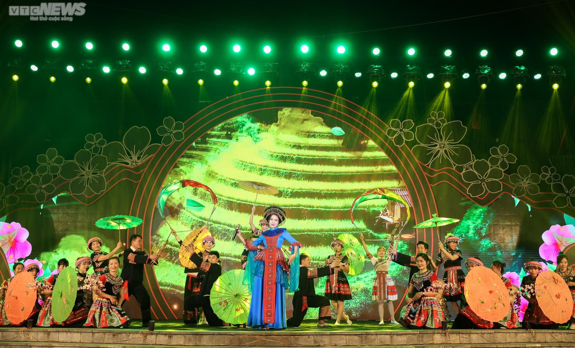 Lễ hội hoa tớ dày Mù Cang Chải thu hút du khách thập phương - 4