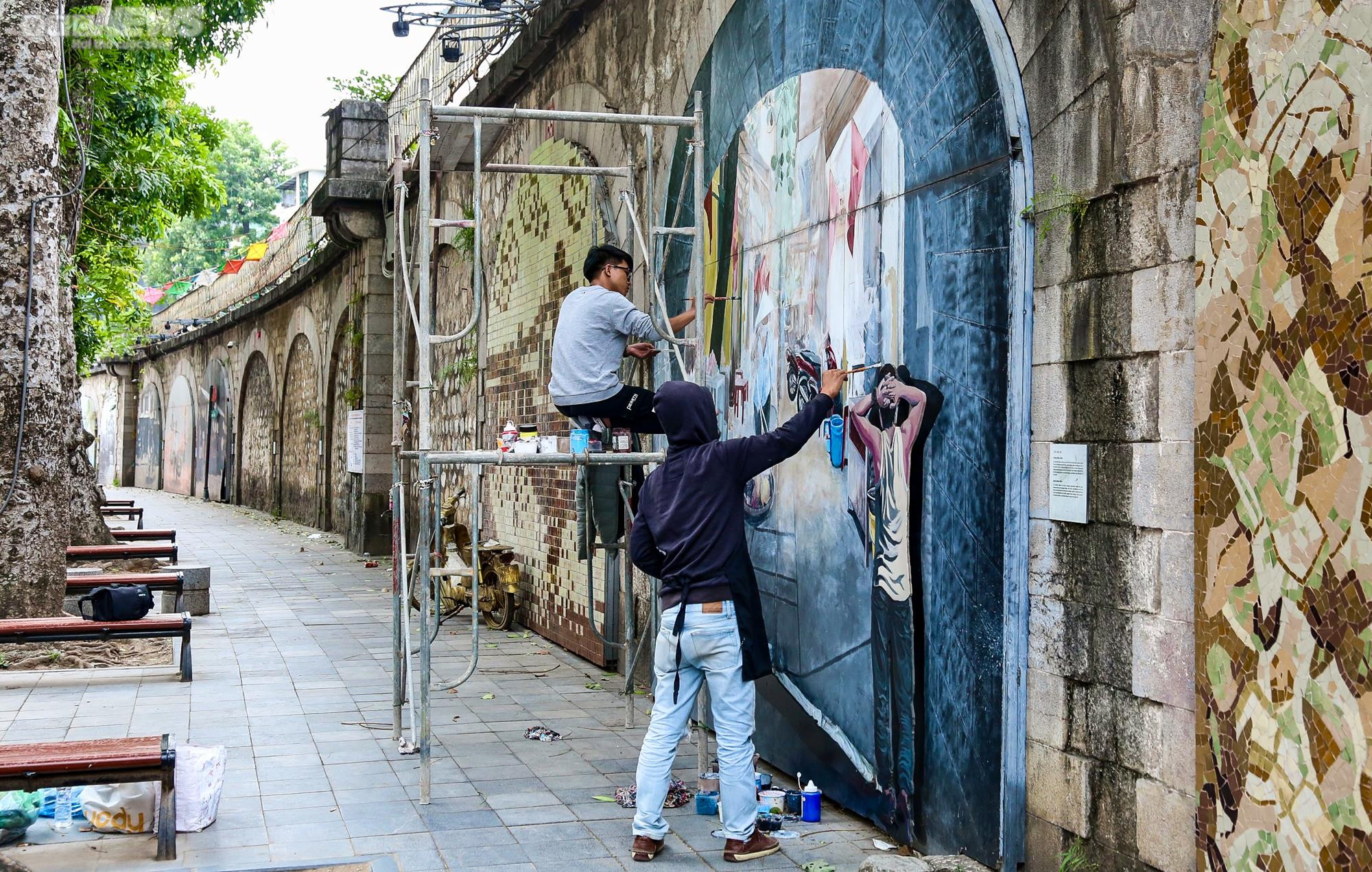 Hà Nội: Gấp rút khôi phục phố bích họa Phùng Hưng sau thời gian xuống cấp - 6