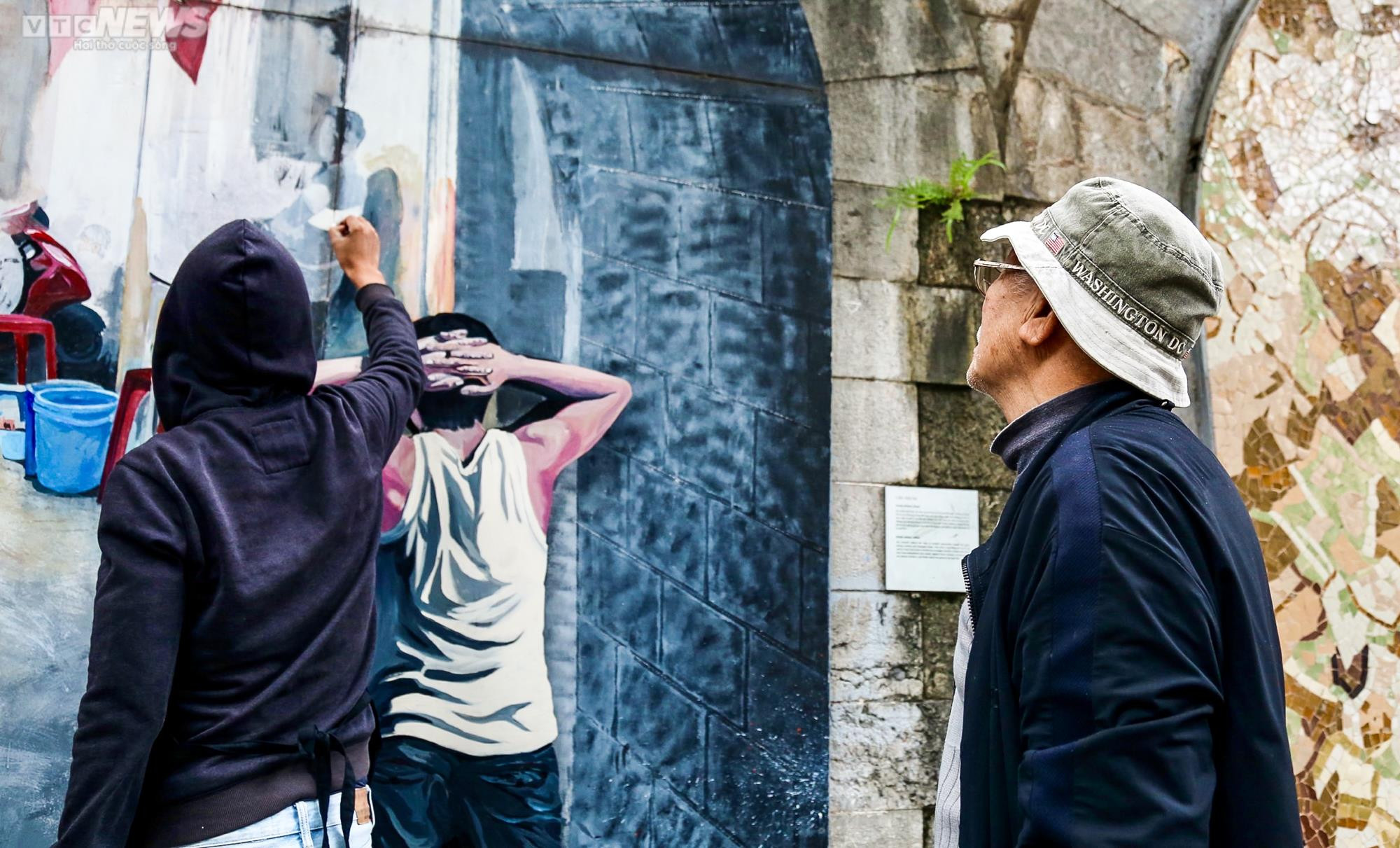 Hà Nội: Gấp rút khôi phục phố bích họa Phùng Hưng sau thời gian xuống cấp - 7