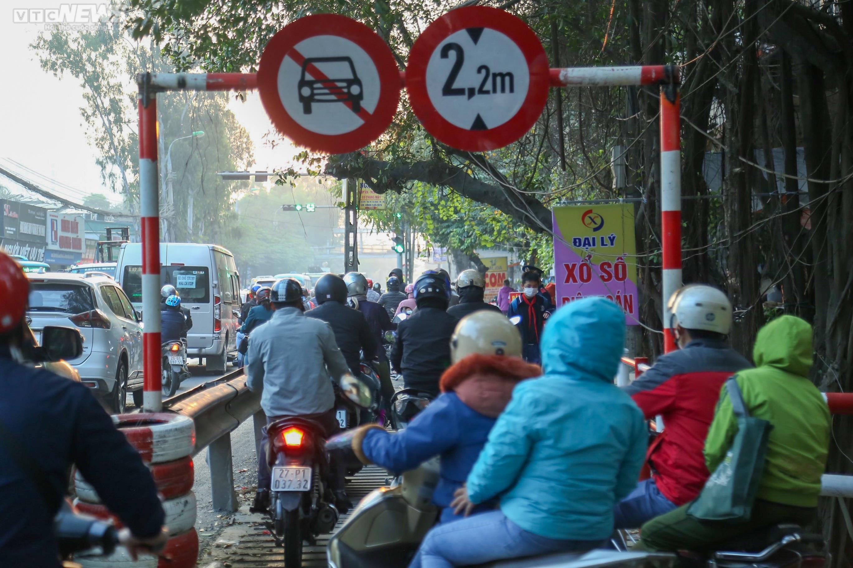 Thông xe 2 cầu dàn thép, gỡ ùn tắc nút giao 'nóng' nhất Thủ đô - 4