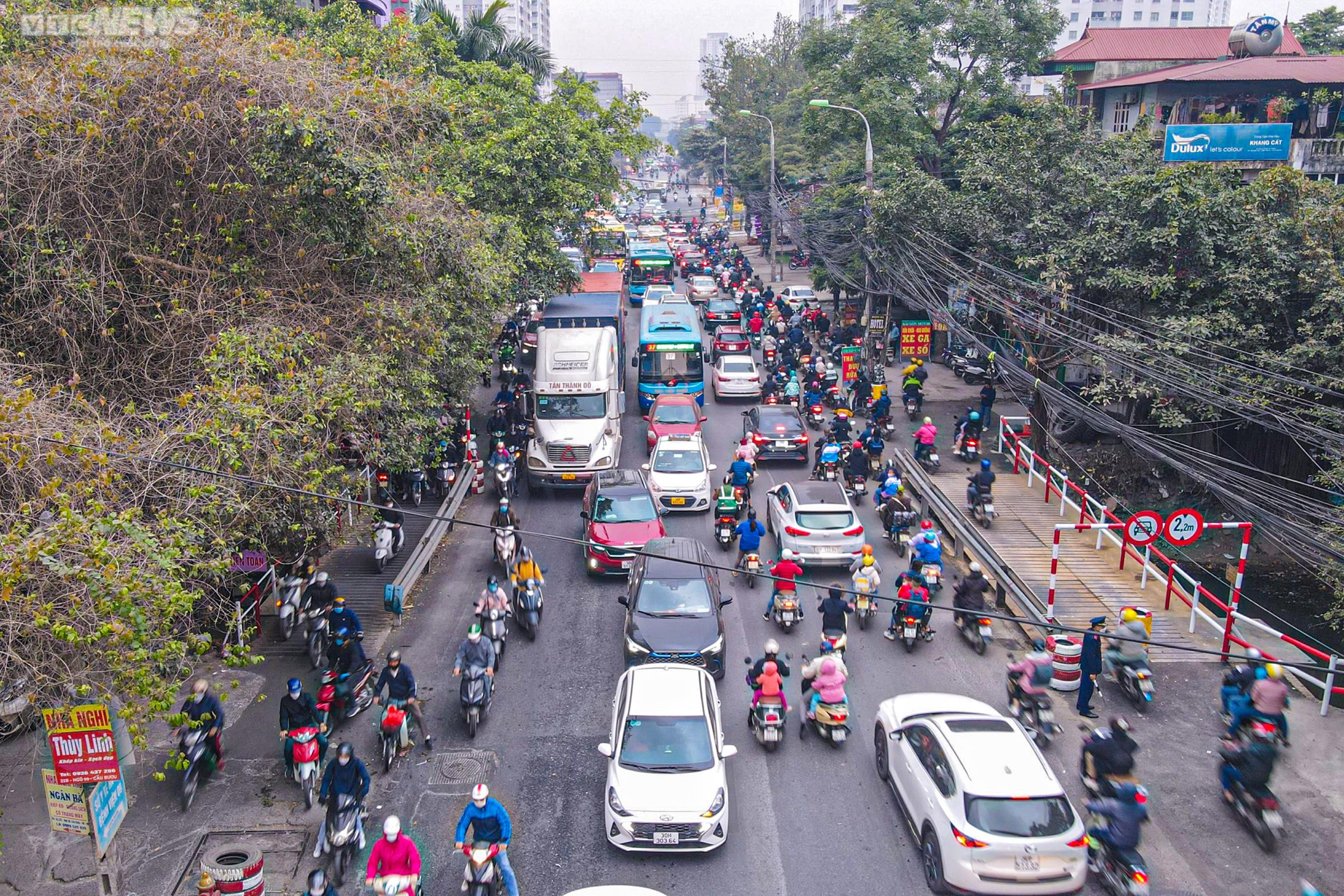 Thông xe 2 cầu dàn thép, gỡ ùn tắc nút giao 'nóng' nhất Thủ đô - 1