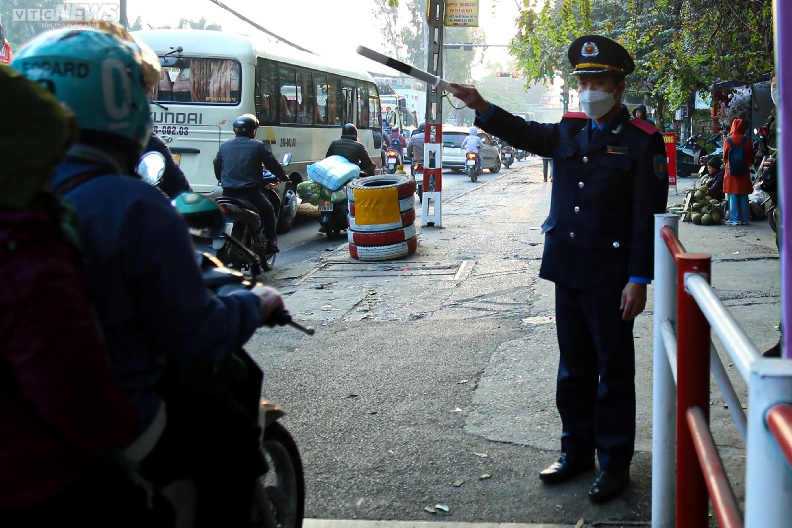 Thông xe 2 cầu dàn thép, gỡ ùn tắc nút giao 'nóng' nhất Thủ đô - 5