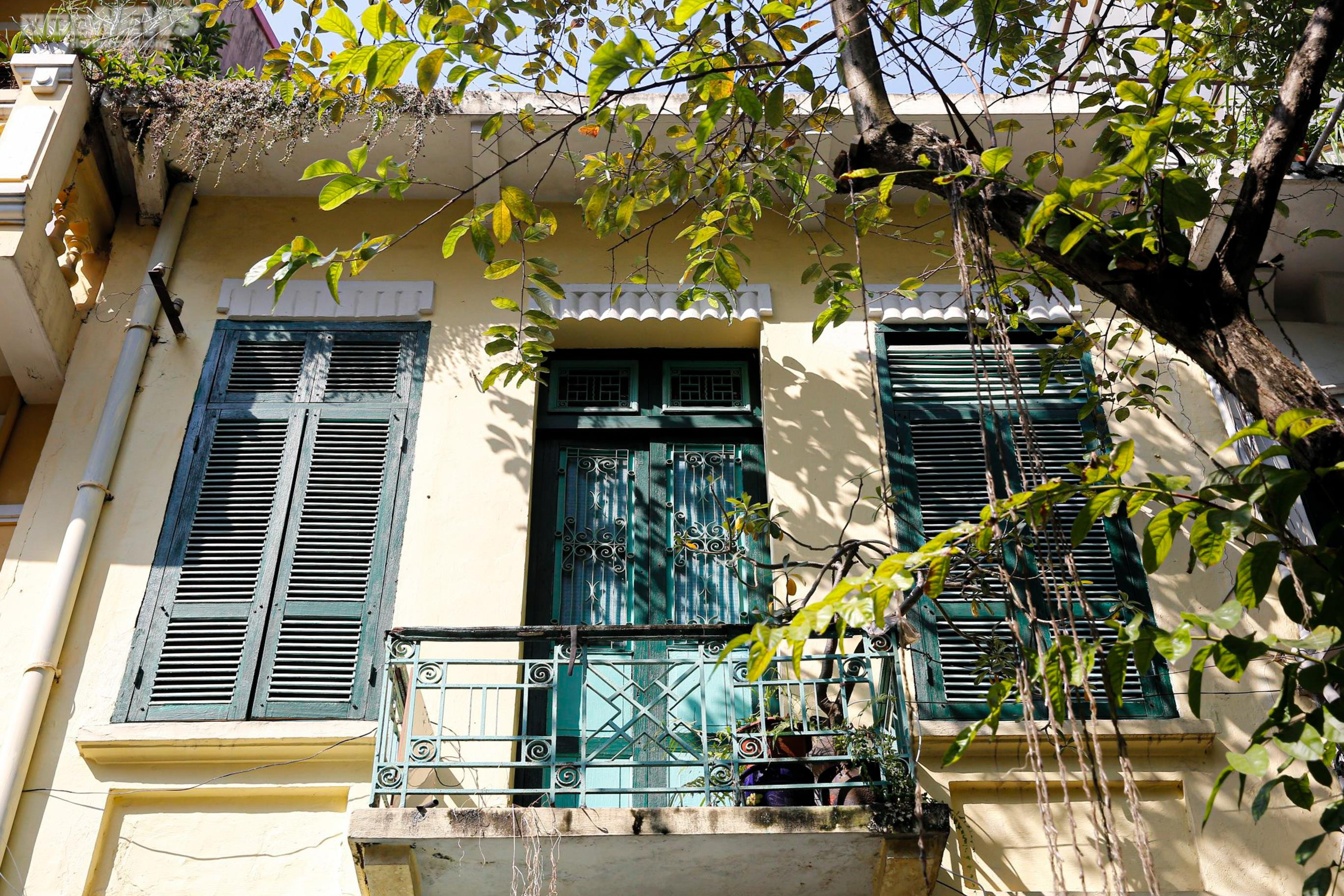 Ngắm vẻ đẹp bình dị của những chiếc ban công in đậm dấu ấn Hà Nội xưa - 6