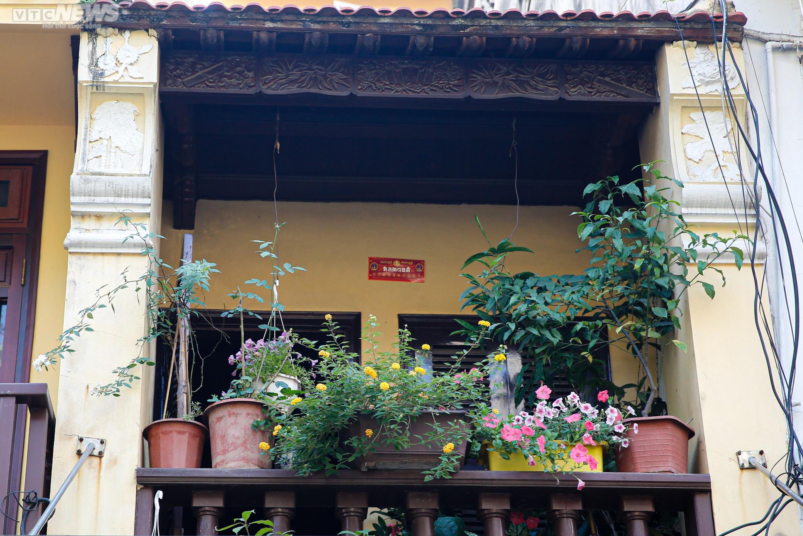 Ngắm vẻ đẹp bình dị của những chiếc ban công in đậm dấu ấn Hà Nội xưa - 4