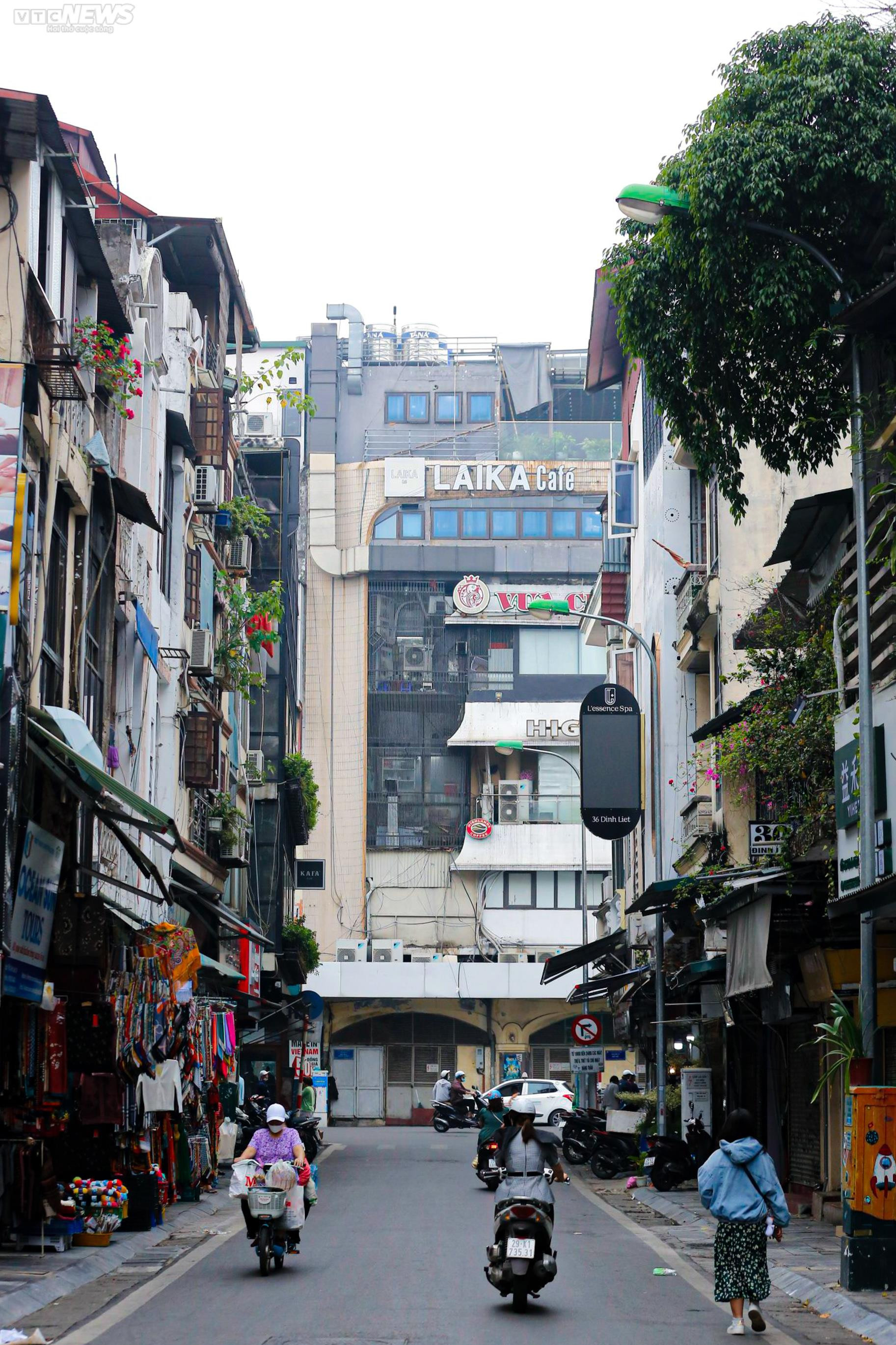 Ngắm vẻ đẹp bình dị của những chiếc ban công in đậm dấu ấn Hà Nội xưa - 8