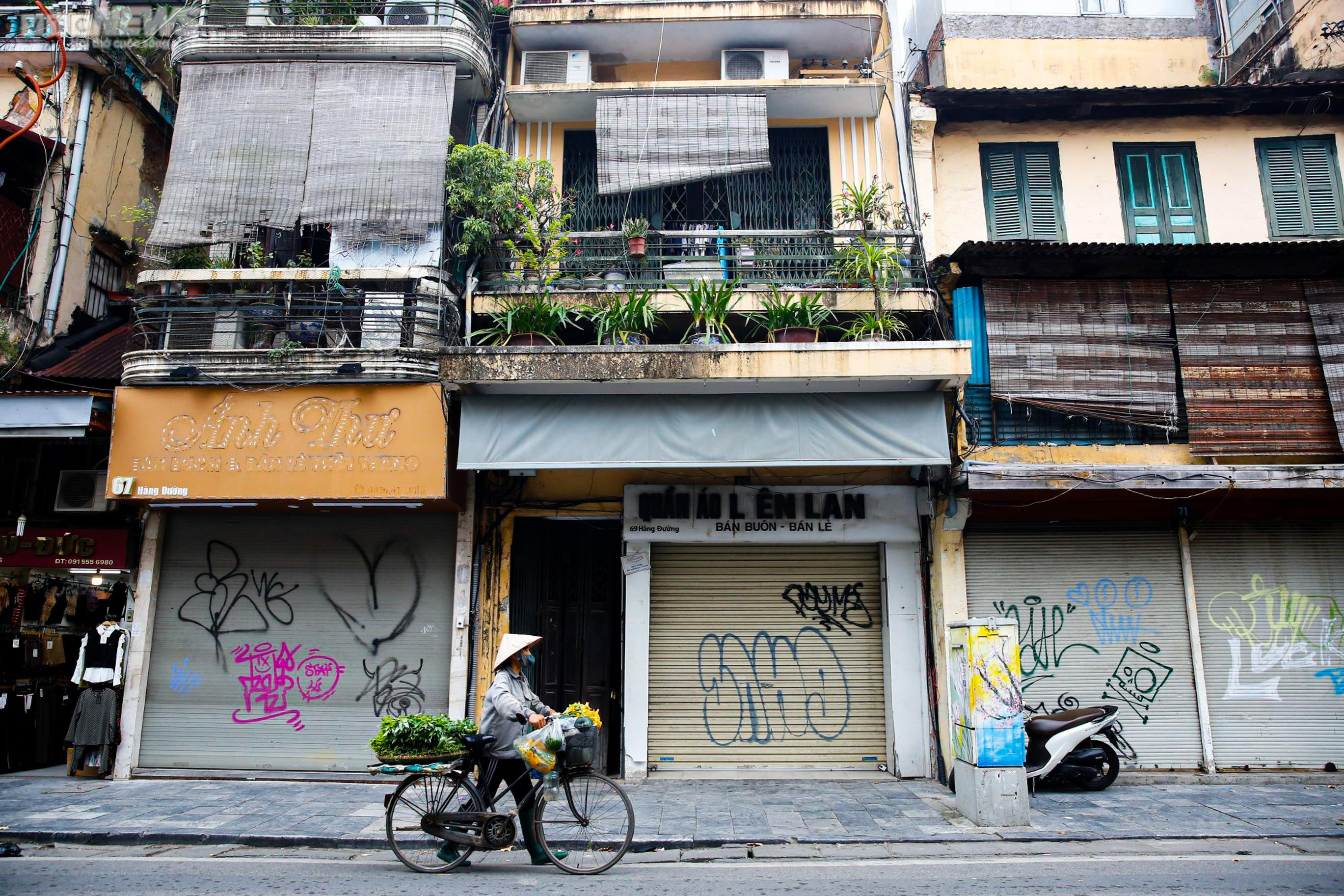 Ngắm vẻ đẹp bình dị của những chiếc ban công in đậm dấu ấn Hà Nội xưa - 3