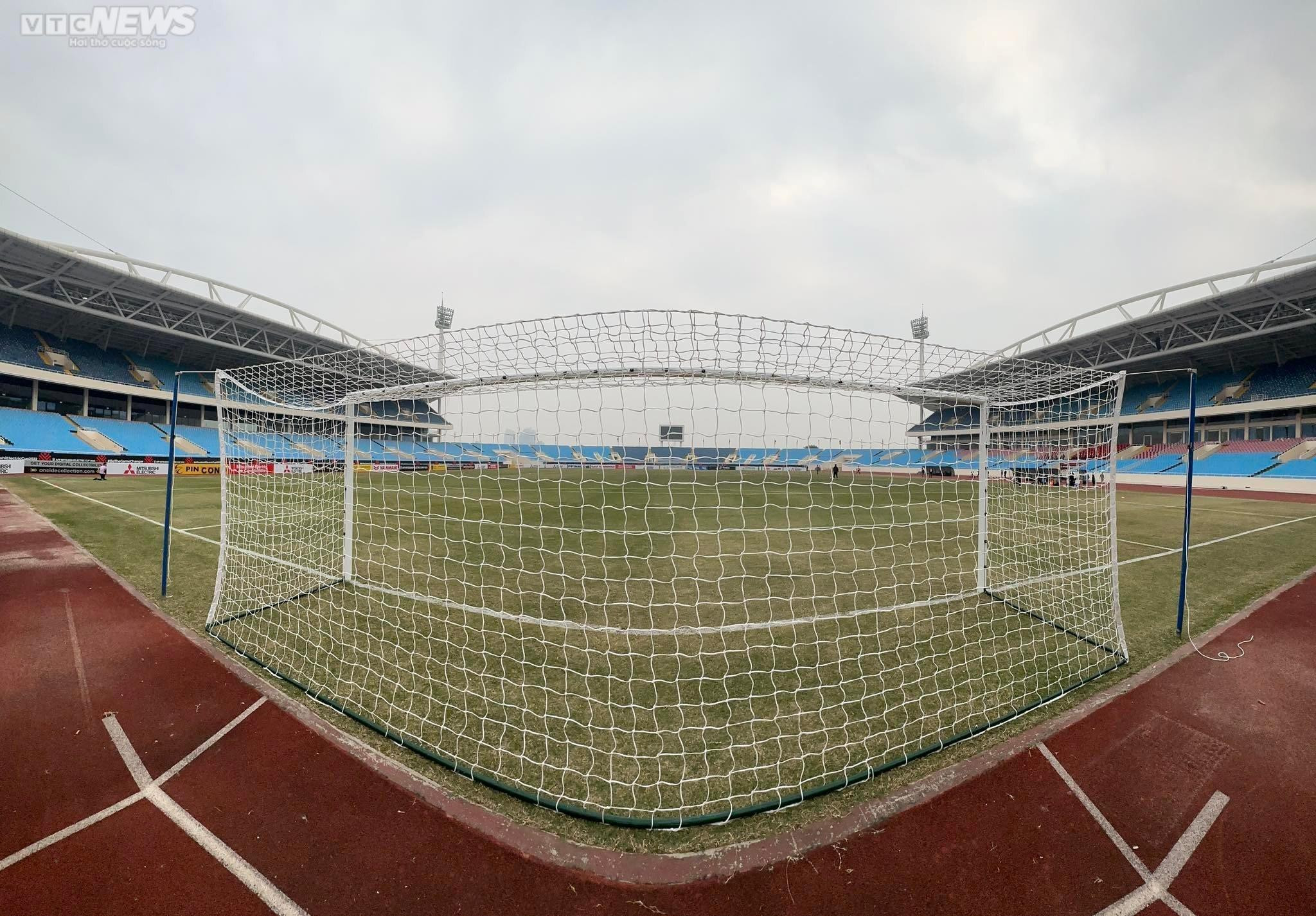 Sân Mỹ Đình tiêu điều, mặt cỏ héo úa trước trận Việt Nam vs Malaysia - 8