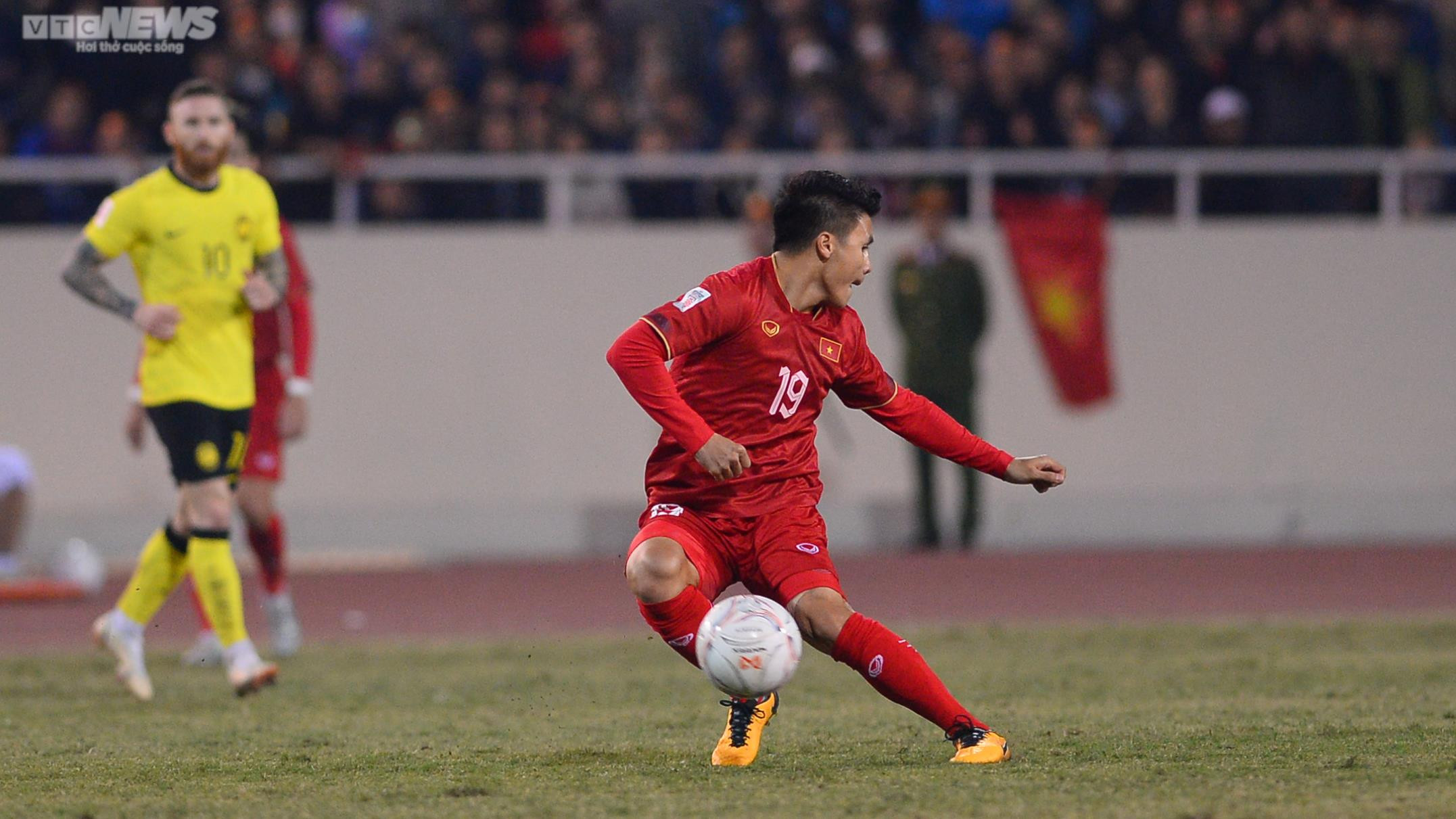 Cận cảnh Quang Hải chuyền tinh tế, Hoàng Đức ghi bàn khiến Malaysia tan hy vọng - 5