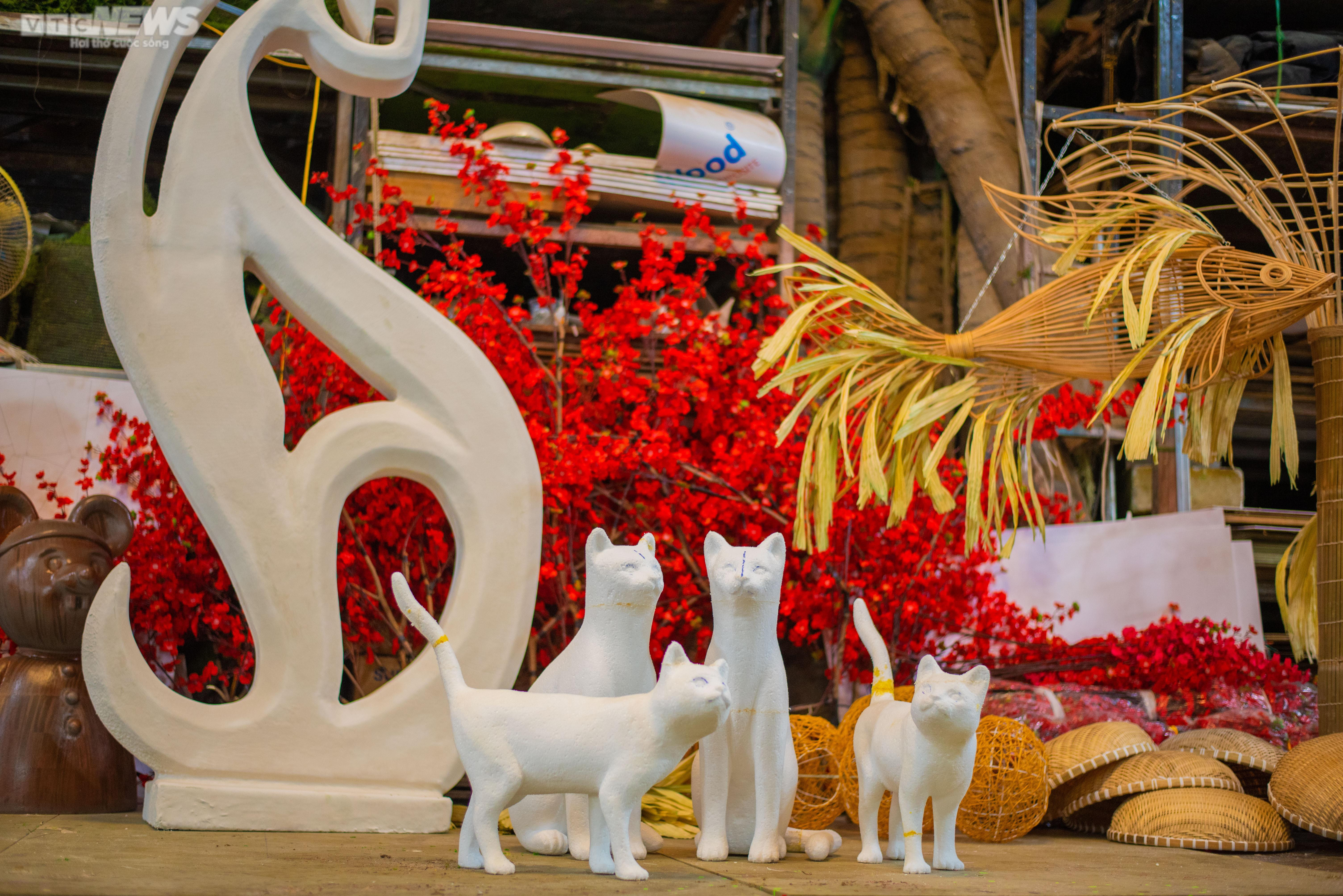 Bên trong xưởng tạo hình linh vật cho đường hoa Nguyễn Huệ ở TP.HCM - 6