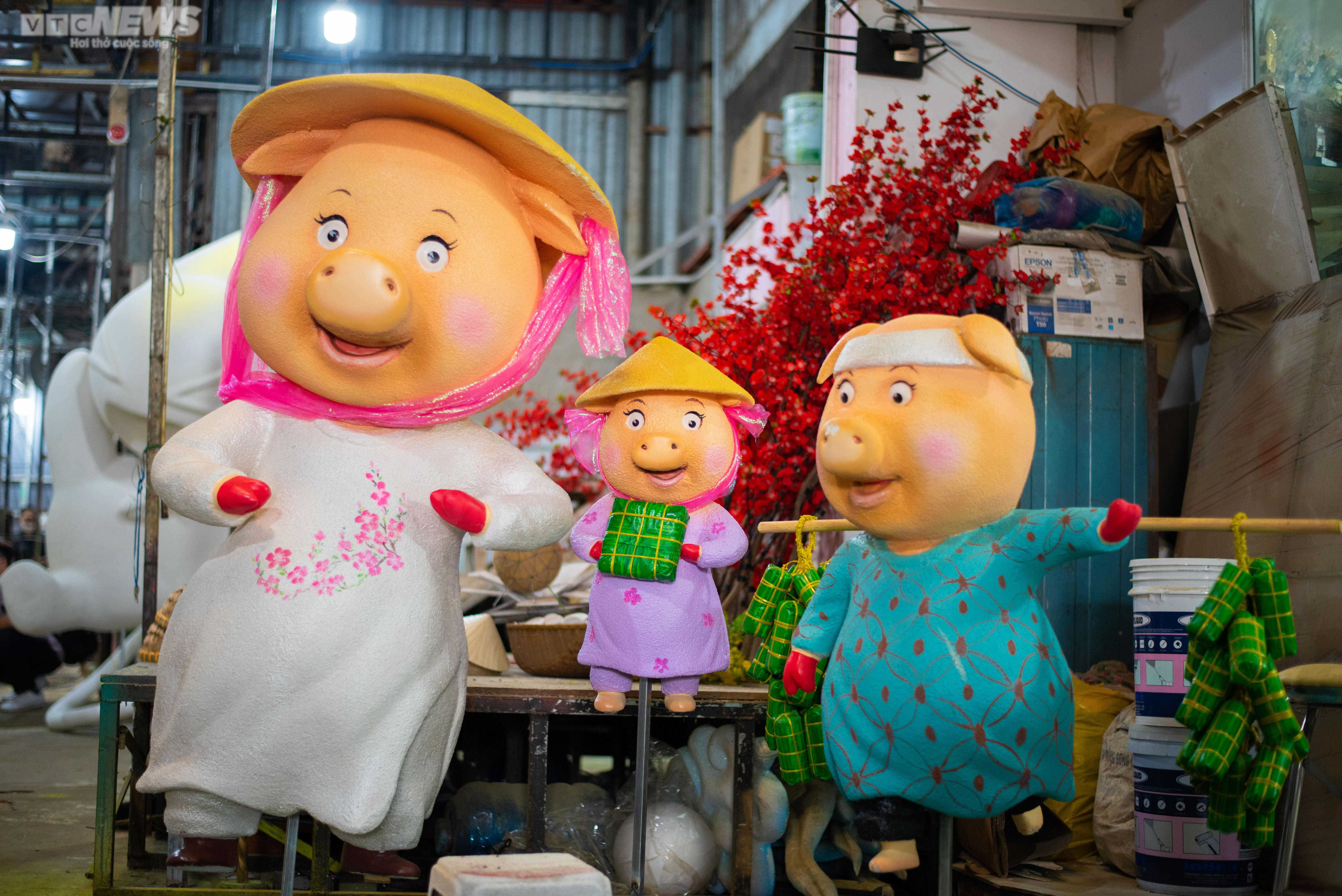 Bên trong xưởng tạo hình linh vật cho đường hoa Nguyễn Huệ ở TP.HCM - 10