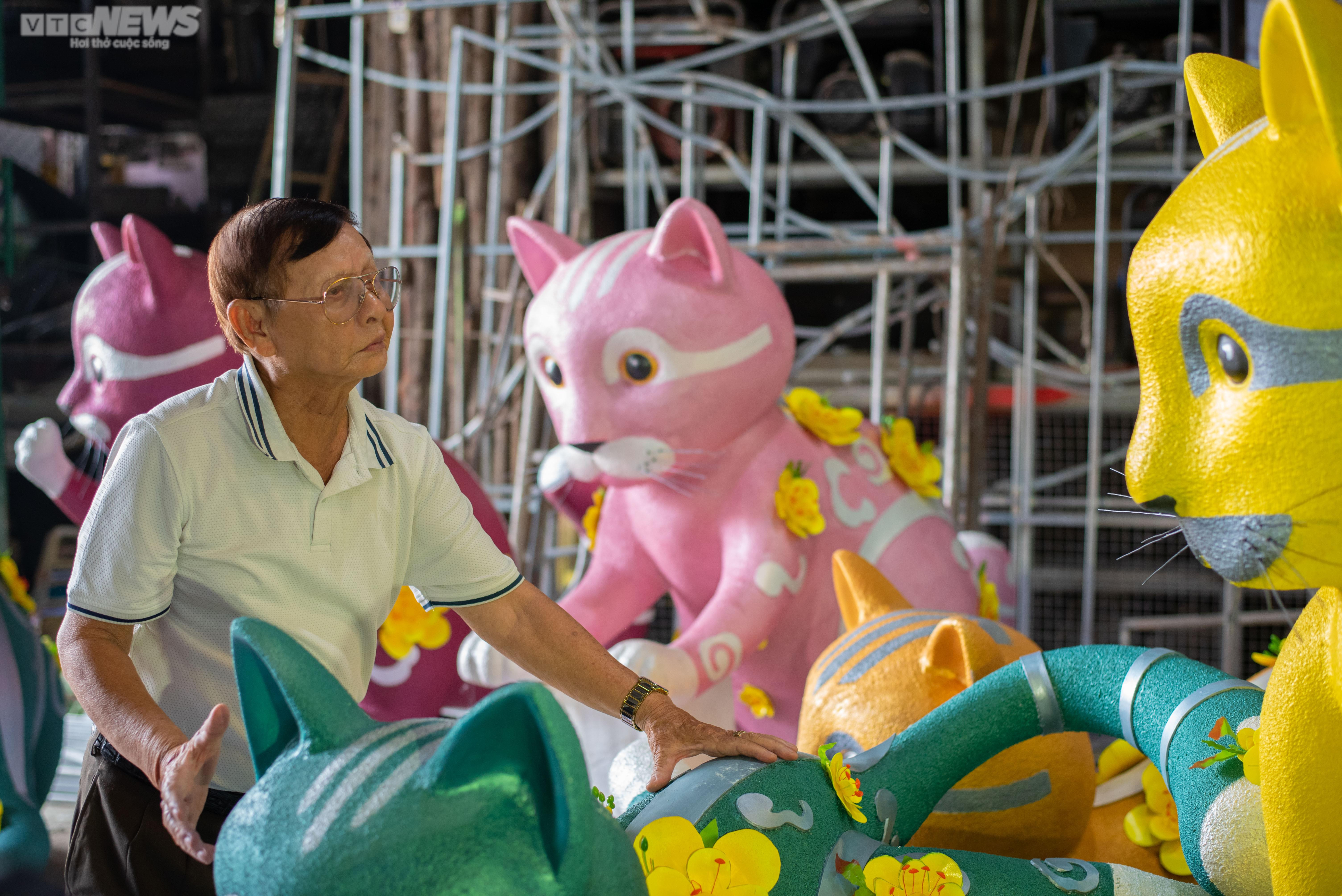 Bên trong xưởng tạo hình linh vật cho đường hoa Nguyễn Huệ ở TP.HCM - 8