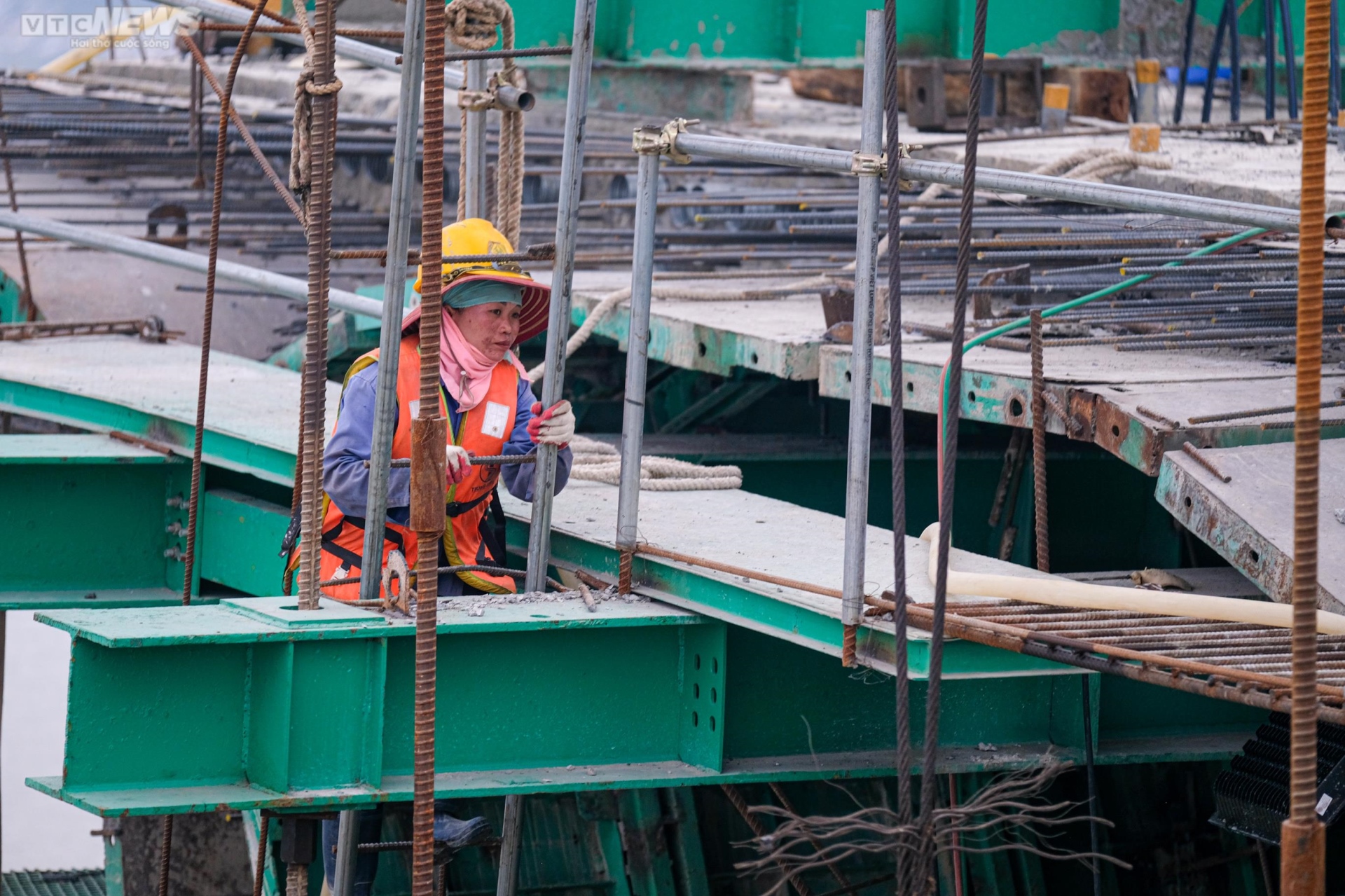 Toàn cảnh dự án cầu Vĩnh Tuy sắp hoàn thành nhìn từ trên cao - 6