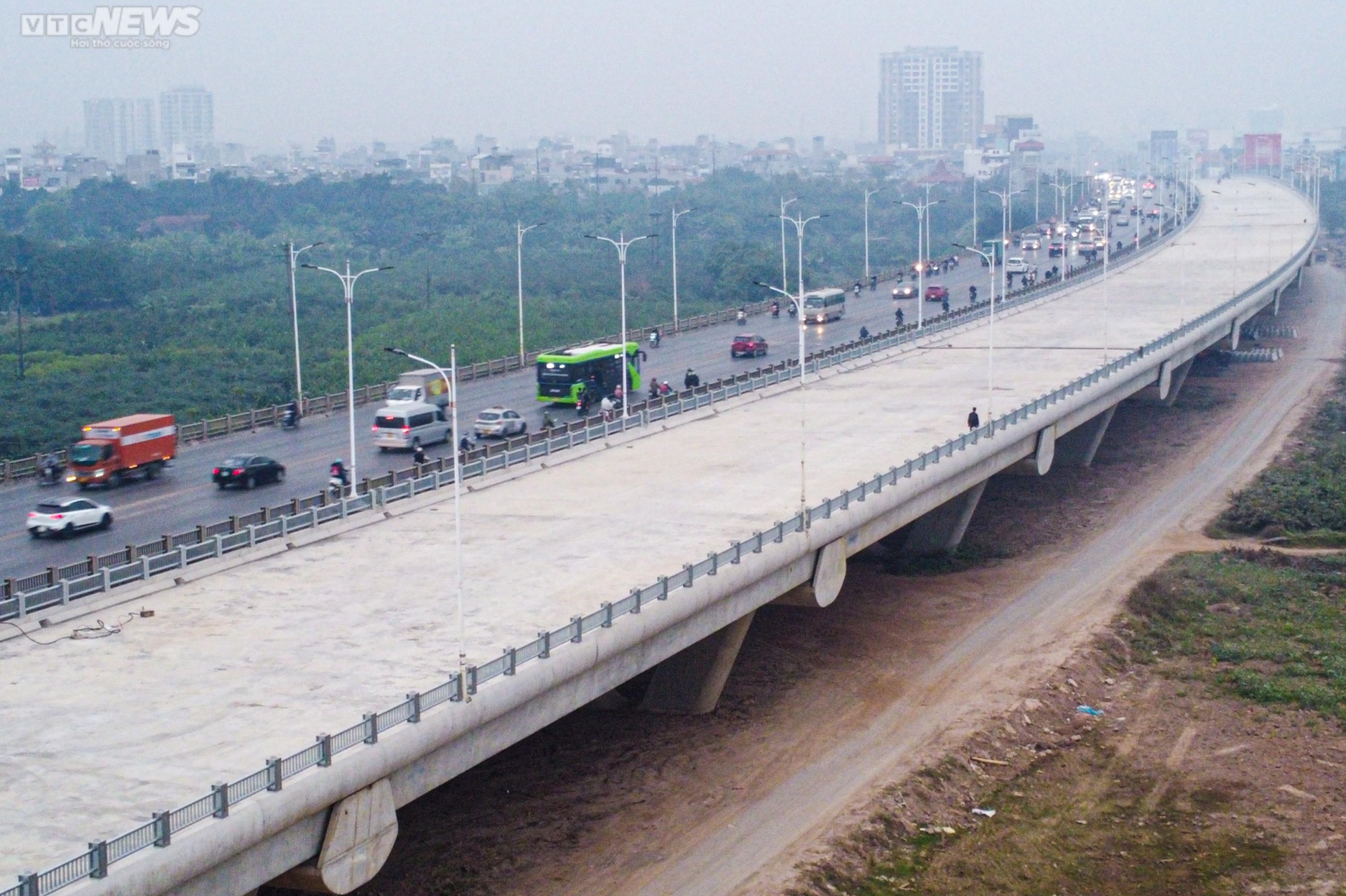 Toàn cảnh dự án cầu Vĩnh Tuy sắp hoàn thành nhìn từ trên cao - 16