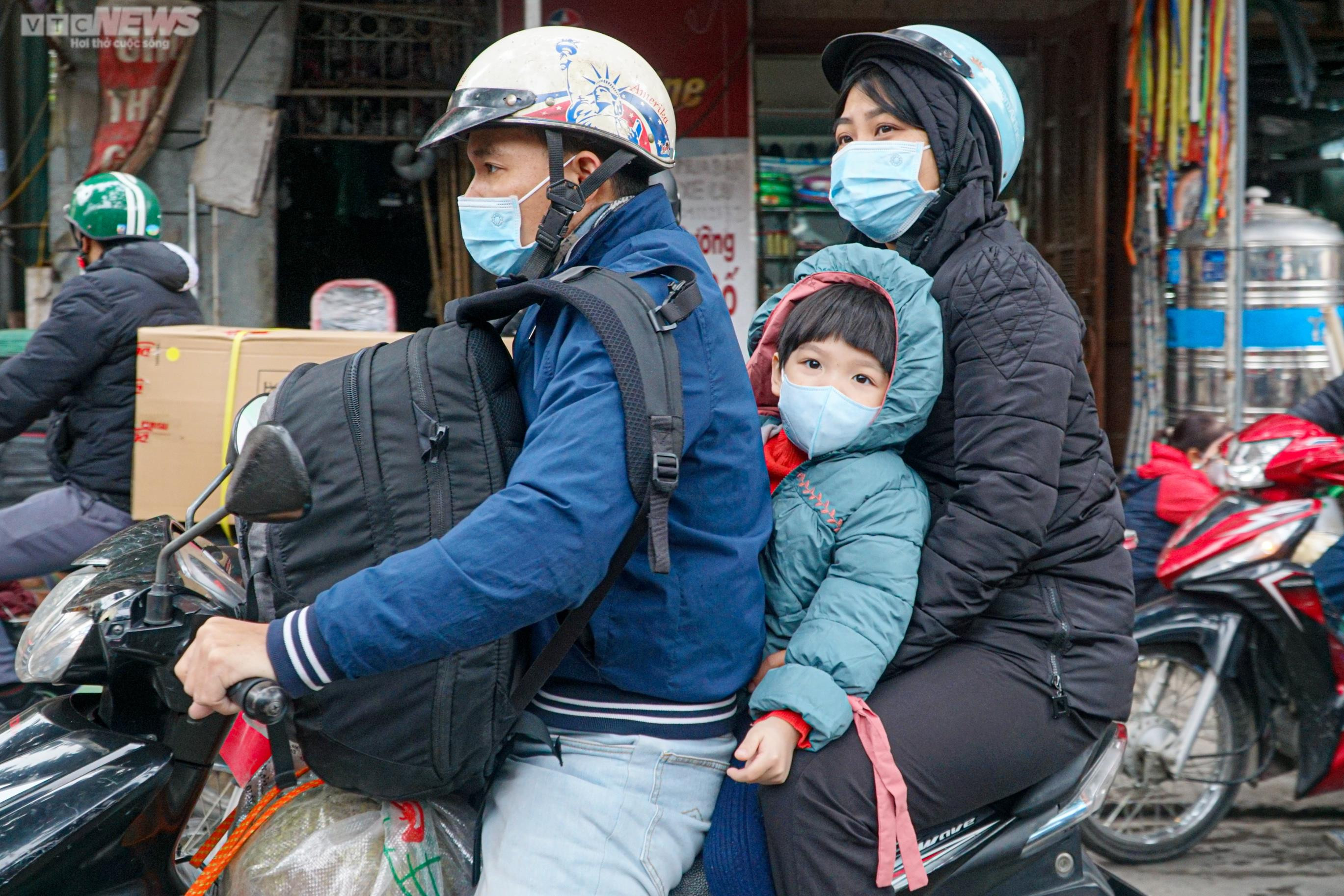 Người dân đổ về quê nghỉ Tết, cửa ngõ Hà Nội ùn tắc kéo dài - 7