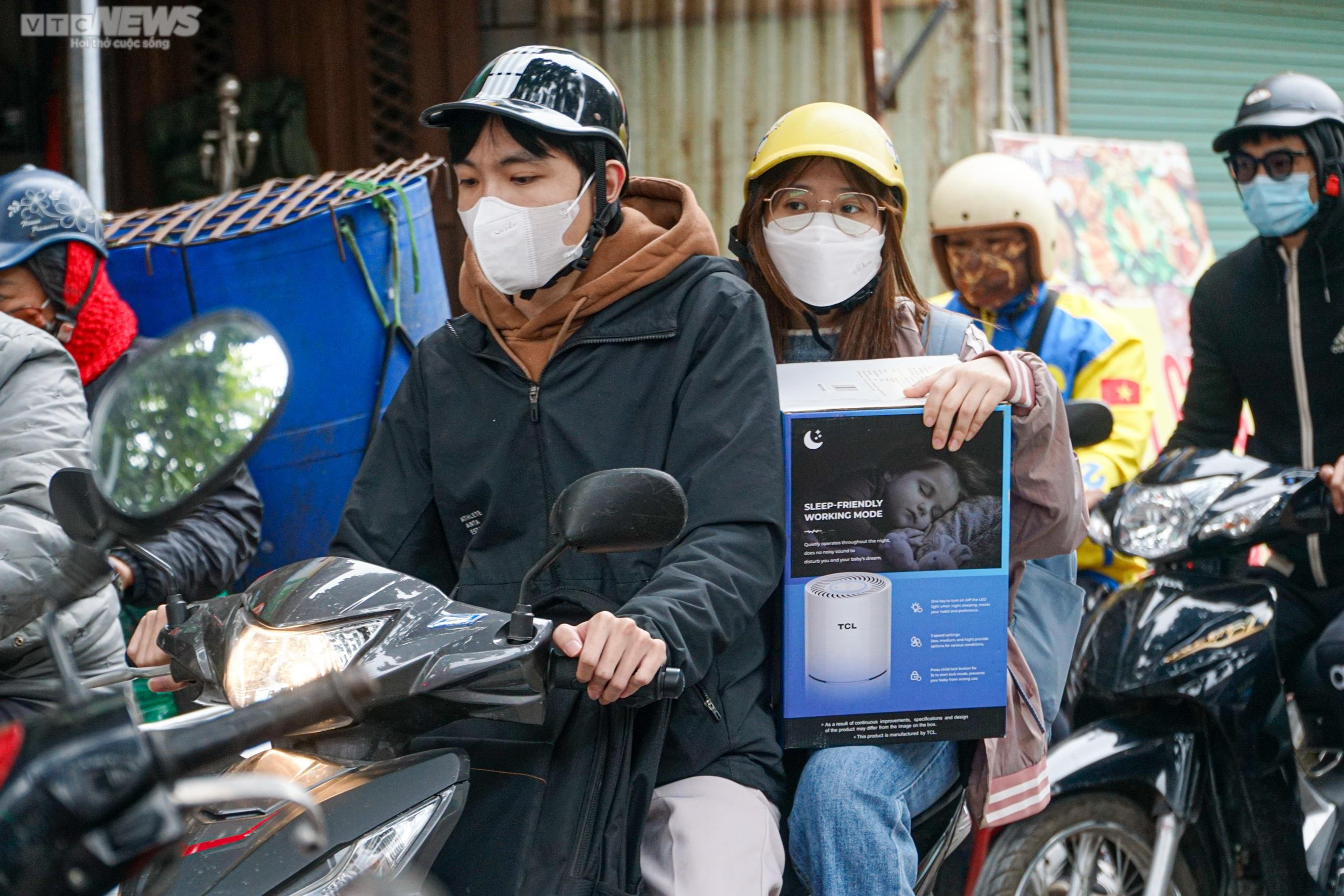 Người dân đổ về quê nghỉ Tết, cửa ngõ Hà Nội ùn tắc kéo dài - 8