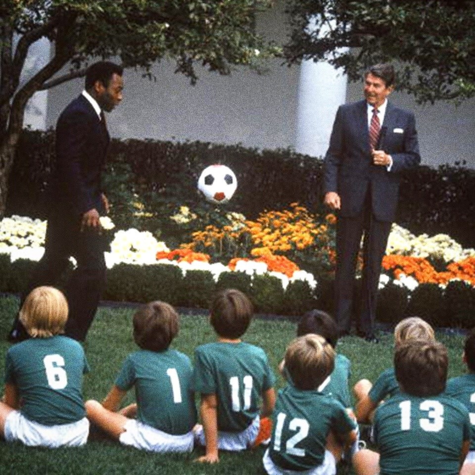 Pele: Định nghĩa một huyền thoại bóng đá - 9