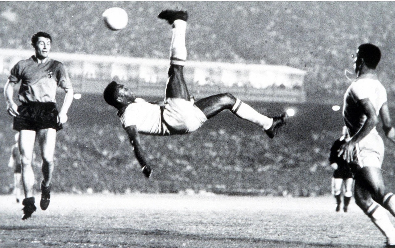 Pele: Định nghĩa một huyền thoại bóng đá - 7
