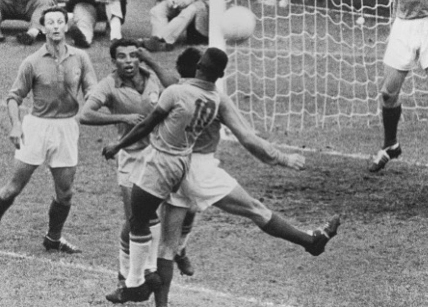 Những khoảnh khắc kinh điển trong sự nghiệp Vua bóng đá Pele - 5