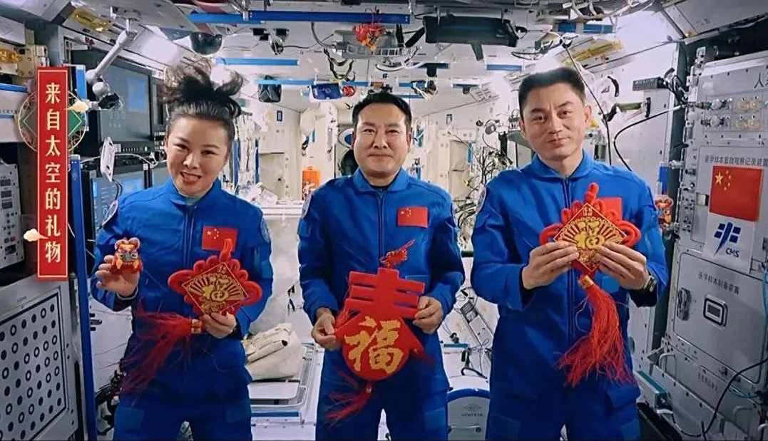 Các phi hành gia vũ trụ đón năm mới thế nào? - 6