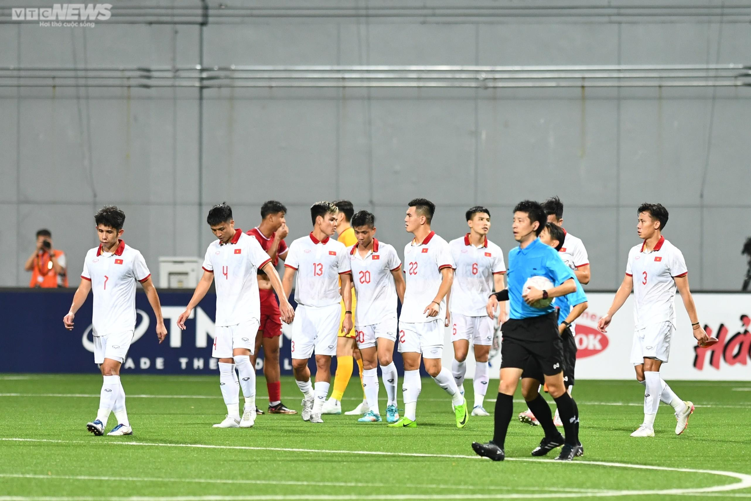 Hòa bế tắc trên sân Singapore, tuyển Việt Nam thất vọng - 9
