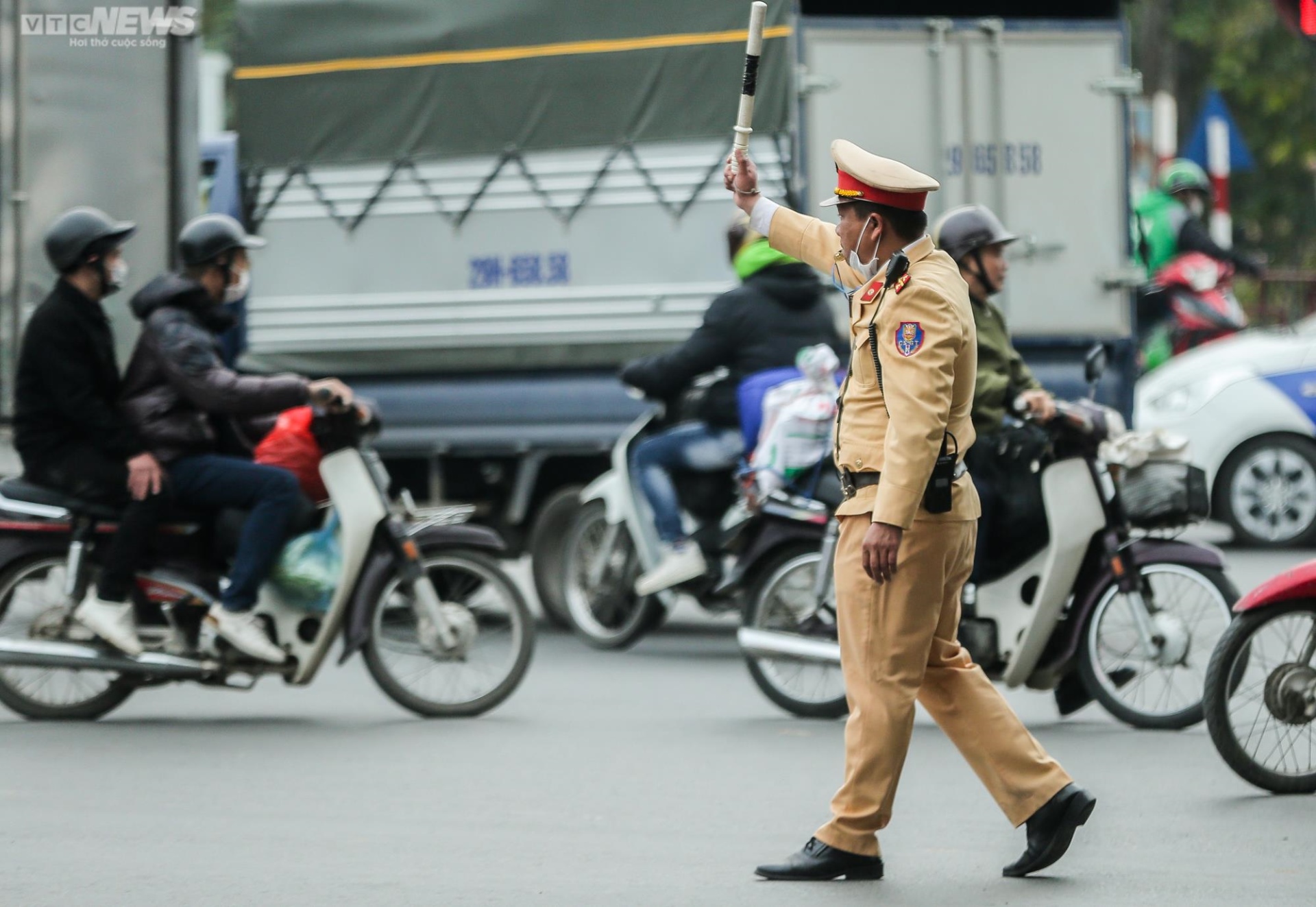 Người dân ùn ùn trở lại sau kỳ nghỉ Tết Dương lịch, cửa ngõ Thủ đô kẹt cứng - 11