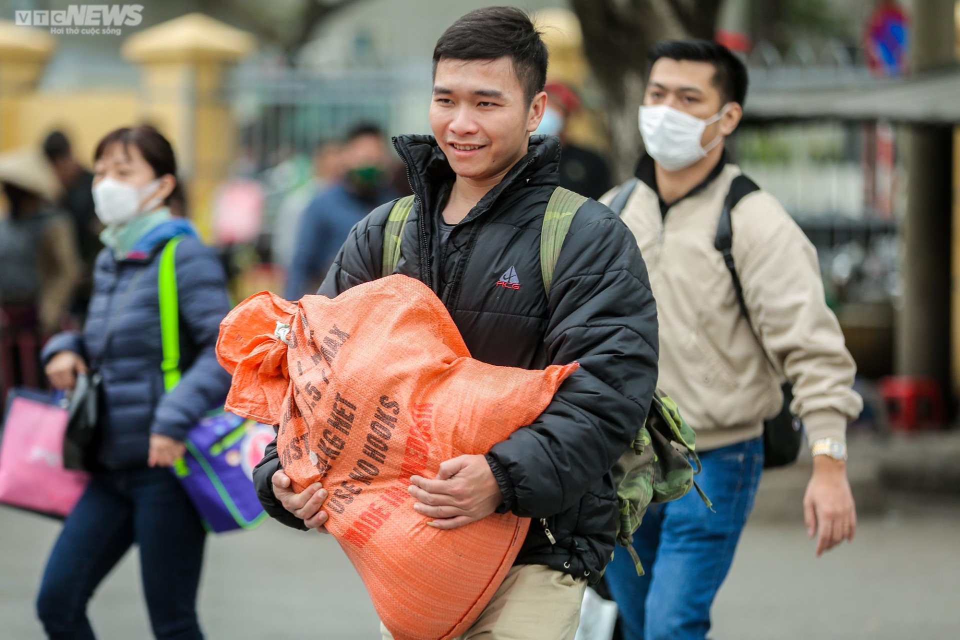 Bến xe nhộn nhịp người dân trở lại Thủ đô sau Tết Dương lịch - 3