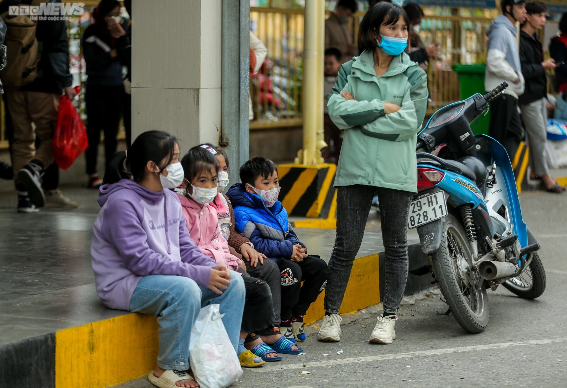 Bến xe nhộn nhịp người dân trở lại Thủ đô sau Tết Dương lịch - 7