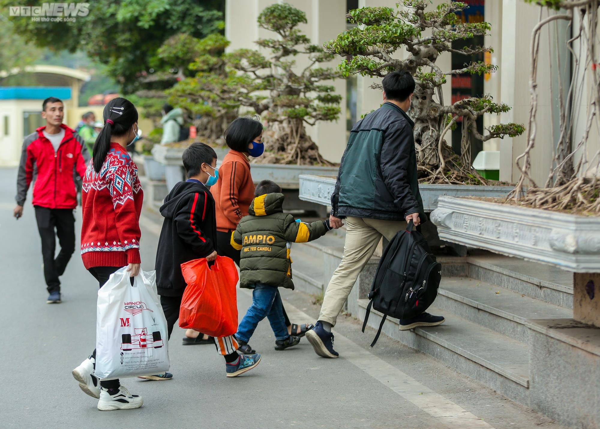 Bến xe nhộn nhịp người dân trở lại Thủ đô sau Tết Dương lịch - 5