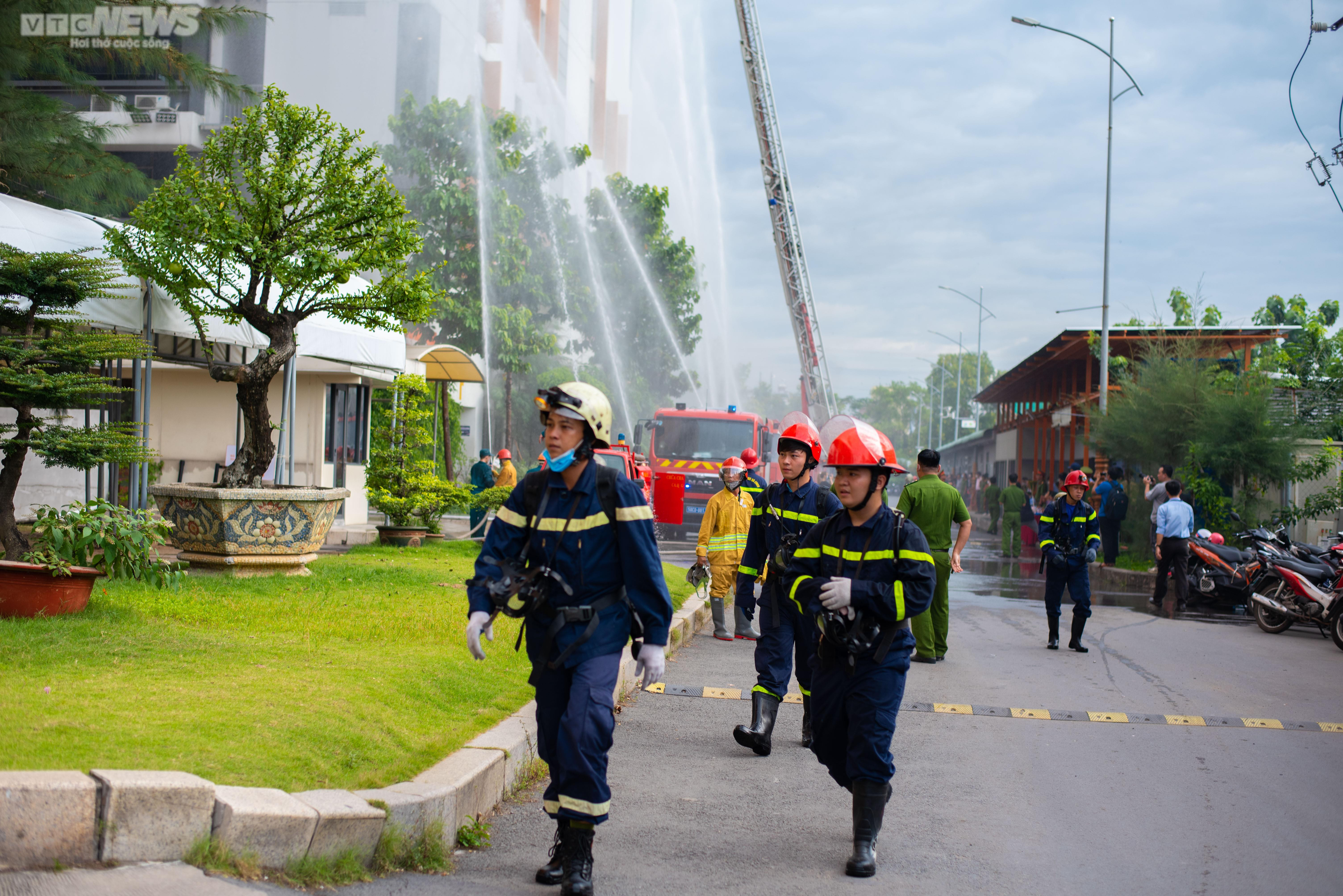 Cháy giả định tại trường đại học, 20 người mắc kẹt được giải cứu tại TP.HCM - 10