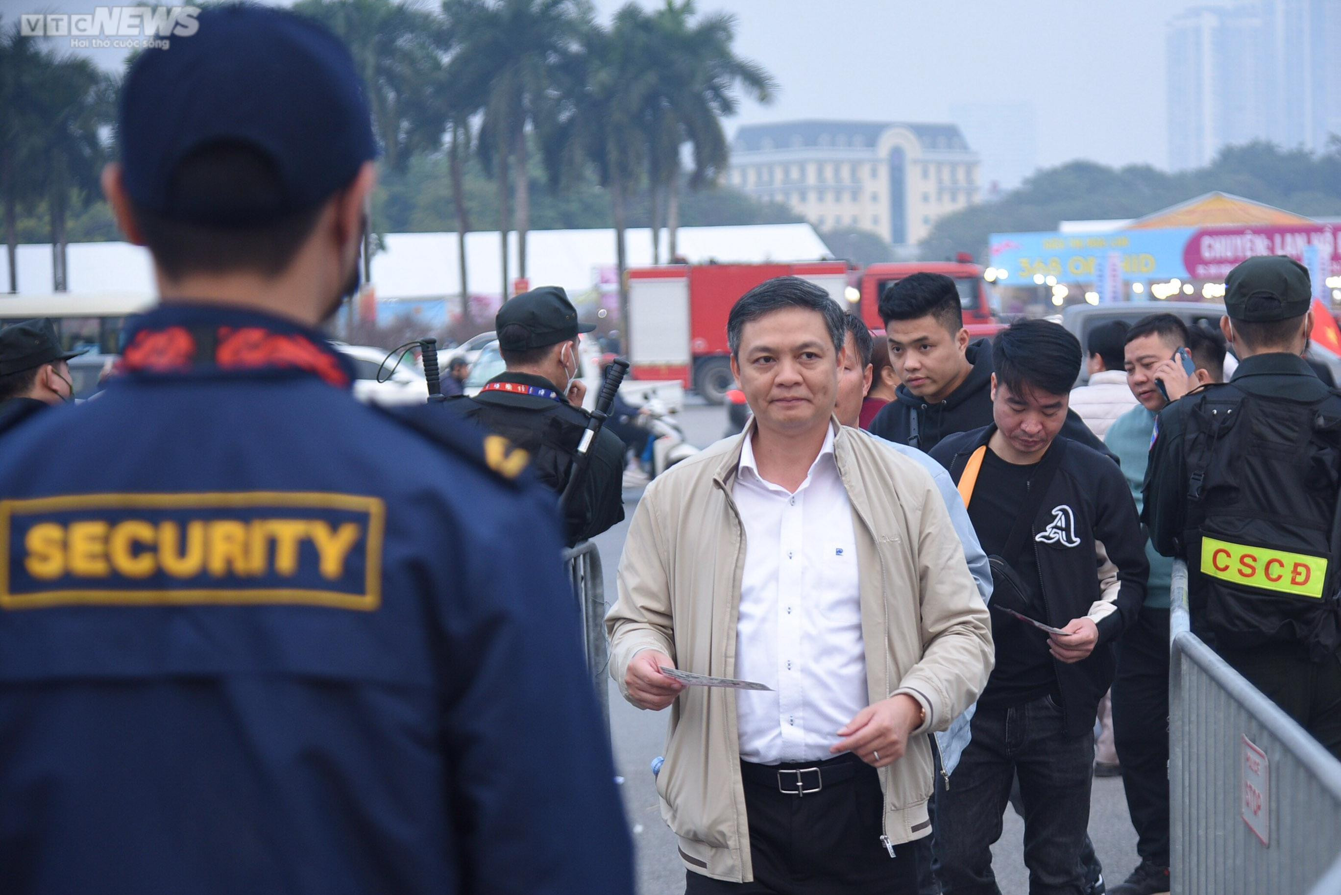 CĐV khuấy động không khí trước trận Việt Nam vs Indonesia - 14